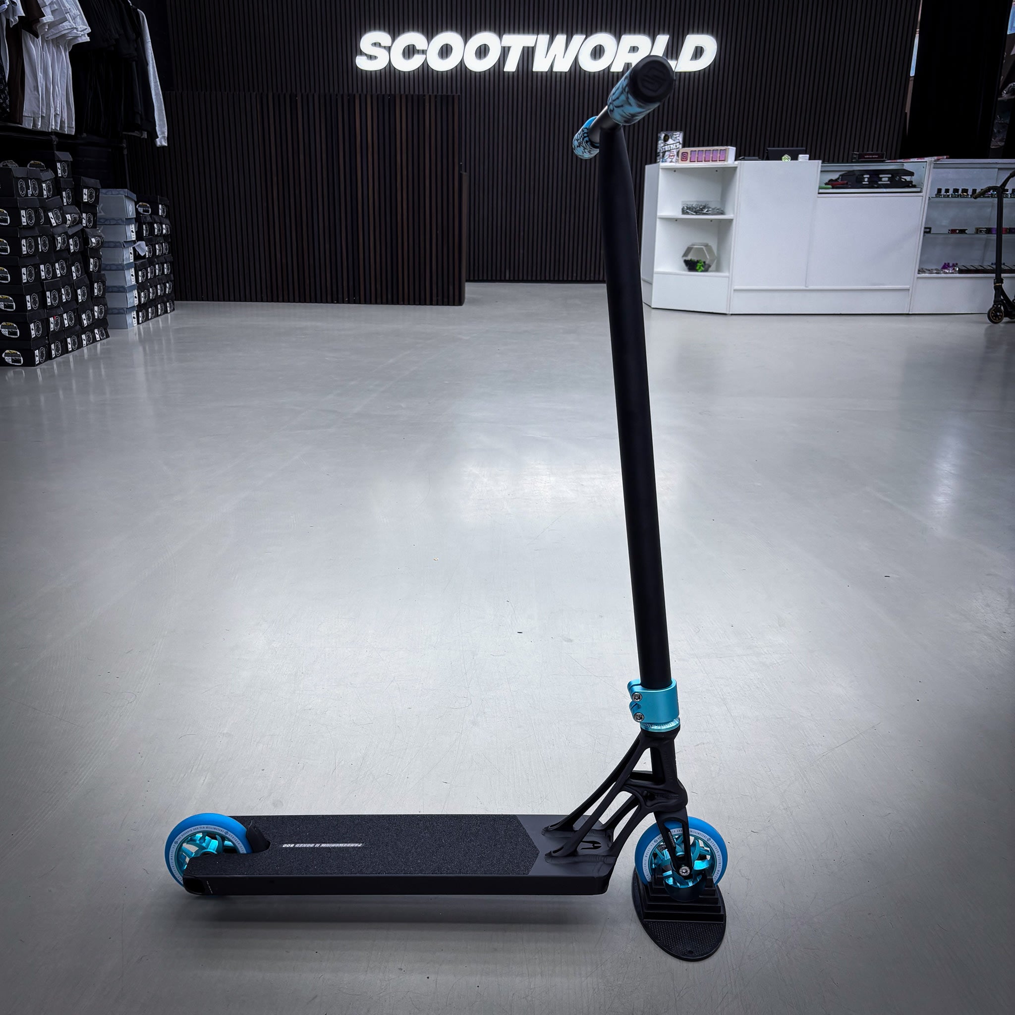 Striker Ethic 500mm BOXED Black Teal Custom Build - Schwarz/Türkis-ScootWorld.de