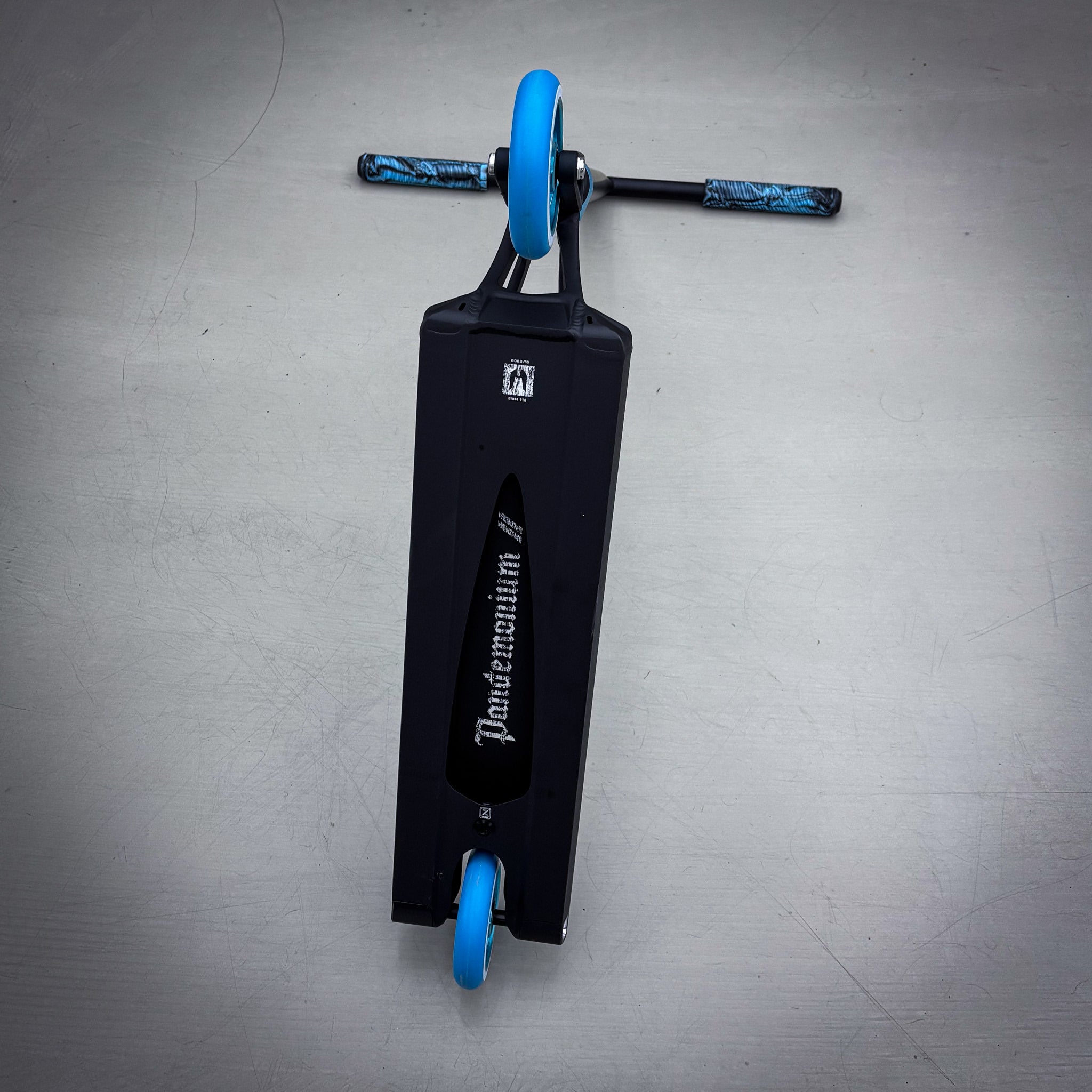 Striker Ethic 500mm BOXED Black Teal Custom Build - Schwarz/Türkis-ScootWorld.de