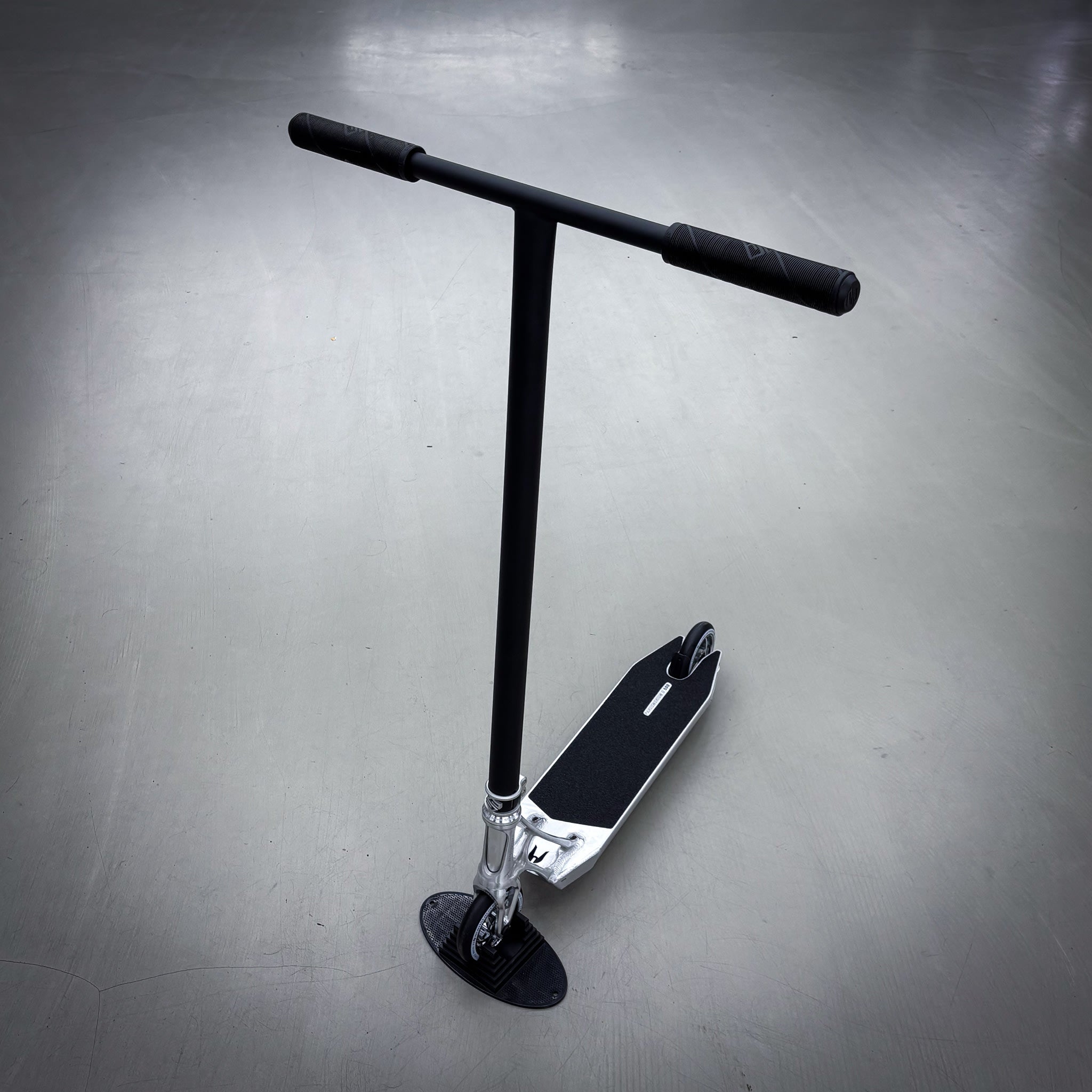 Striker Ethic 500mm Silver Black Custom Build - Silber/Schwarz-ScootWorld.de