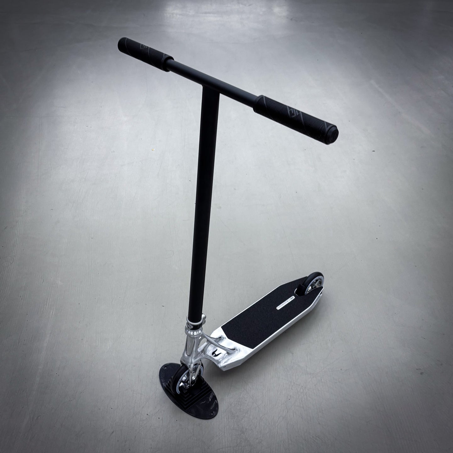 Striker Ethic 460mm Silver Black Custom Build - Silber/Schwarz-ScootWorld.de