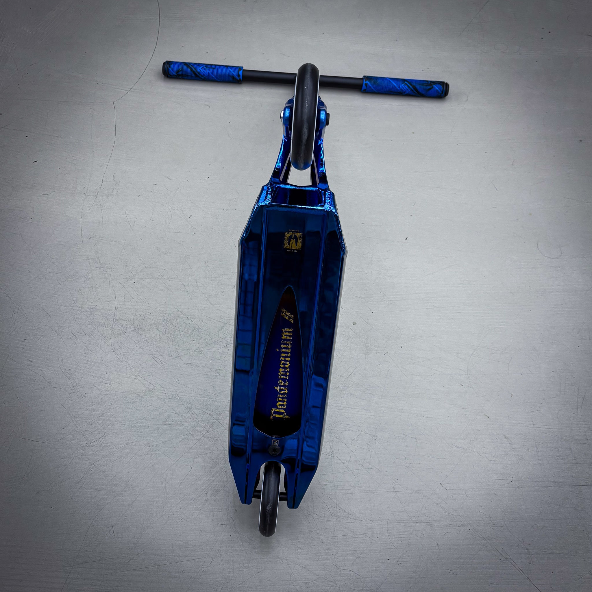 Striker Ethic 460mm Chrome Blue Custom Build - Blau/Schwarz-ScootWorld.de