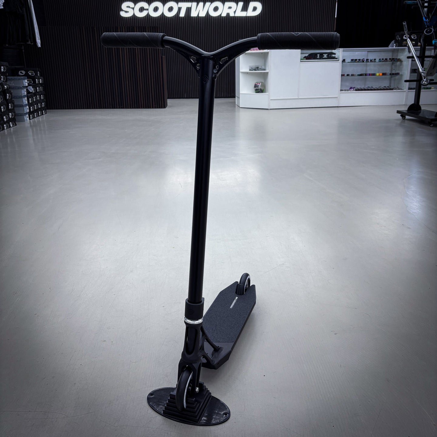 Striker Ethic Black Custom Build - Schwarz-ScootWorld.de