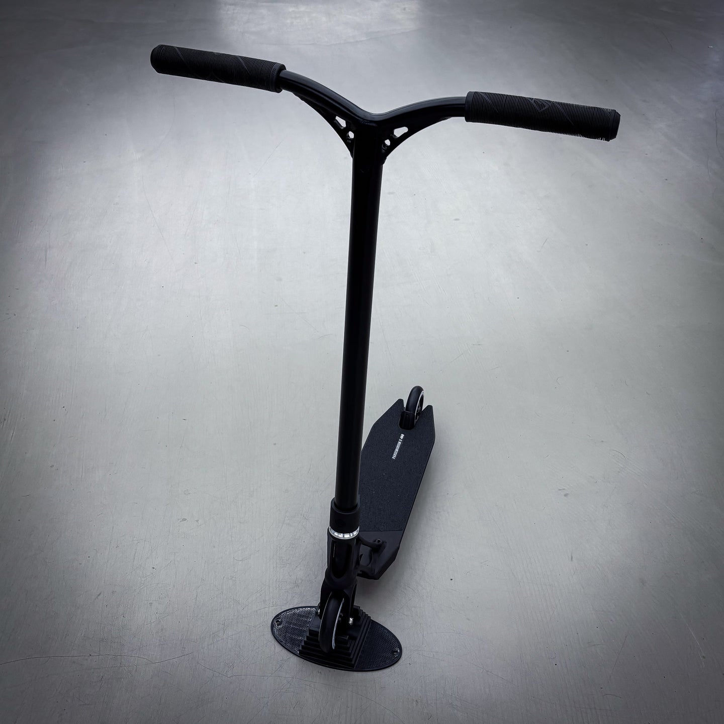 Striker Ethic Black Custom Build - Schwarz-ScootWorld.de