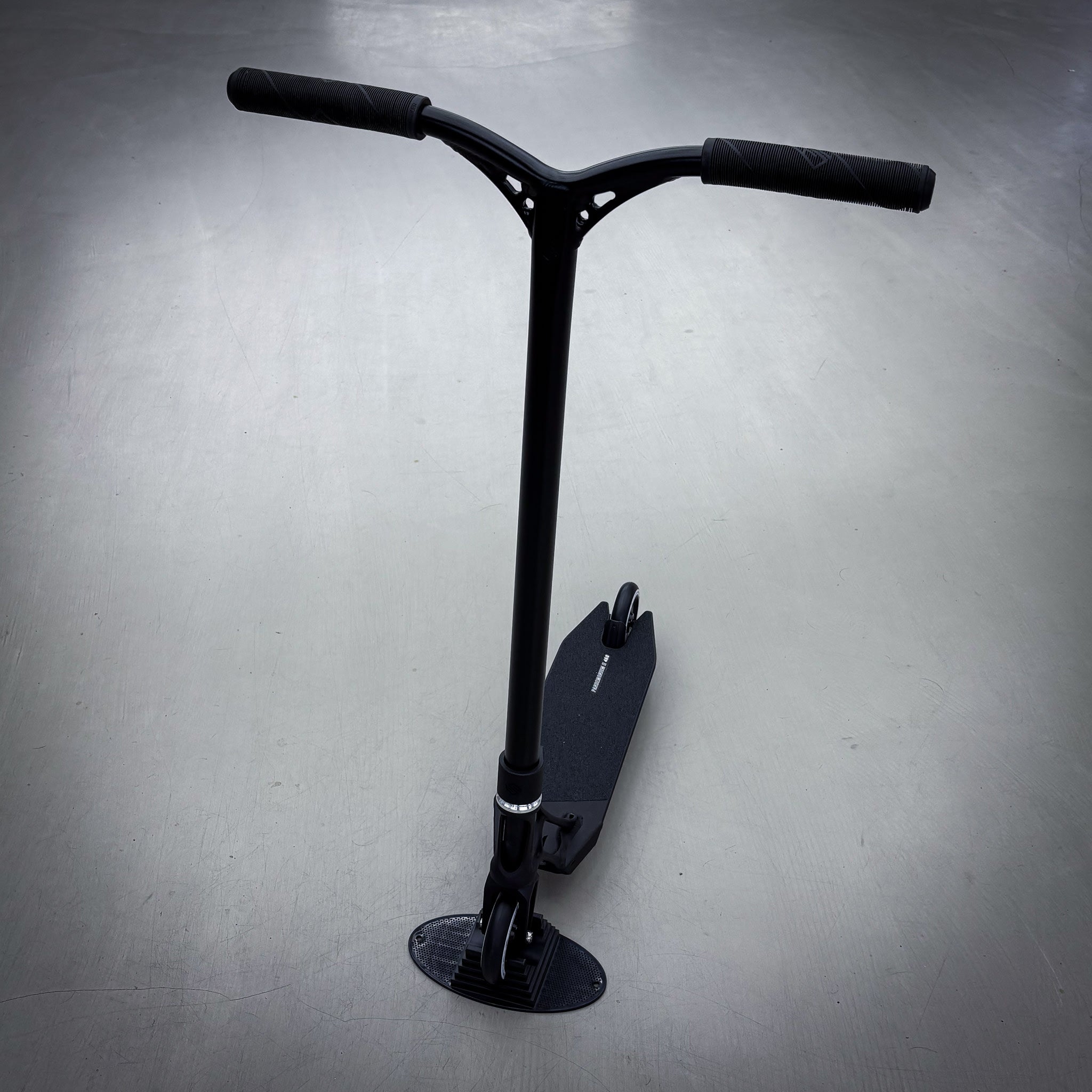 Striker Ethic Black Custom Build - Schwarz-ScootWorld.de