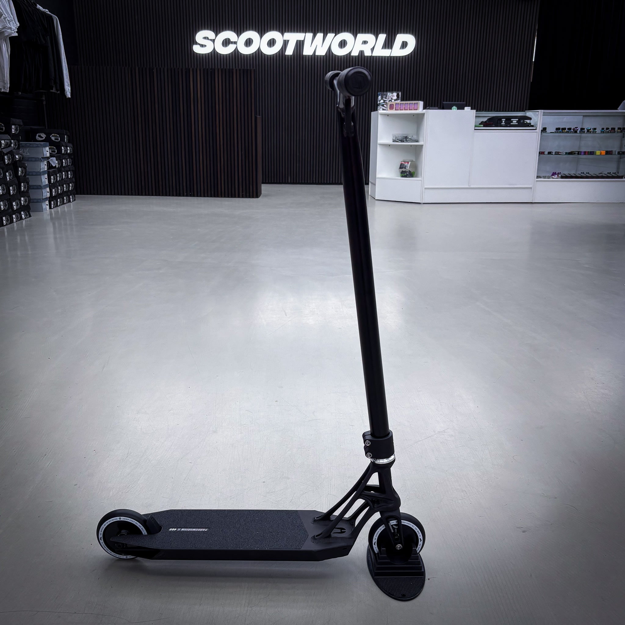 Striker Ethic Black Custom Build - Schwarz-ScootWorld.de