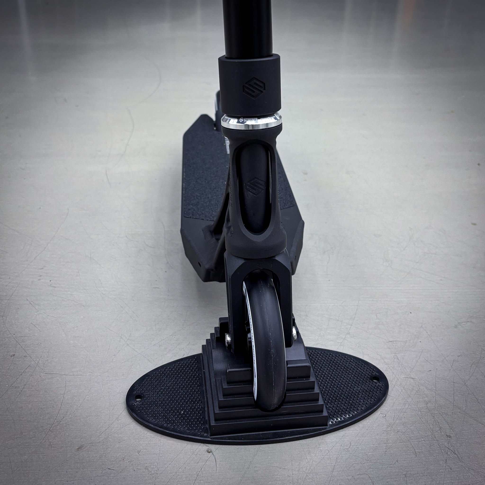 Striker Ethic Black Custom Build - Schwarz-ScootWorld.de