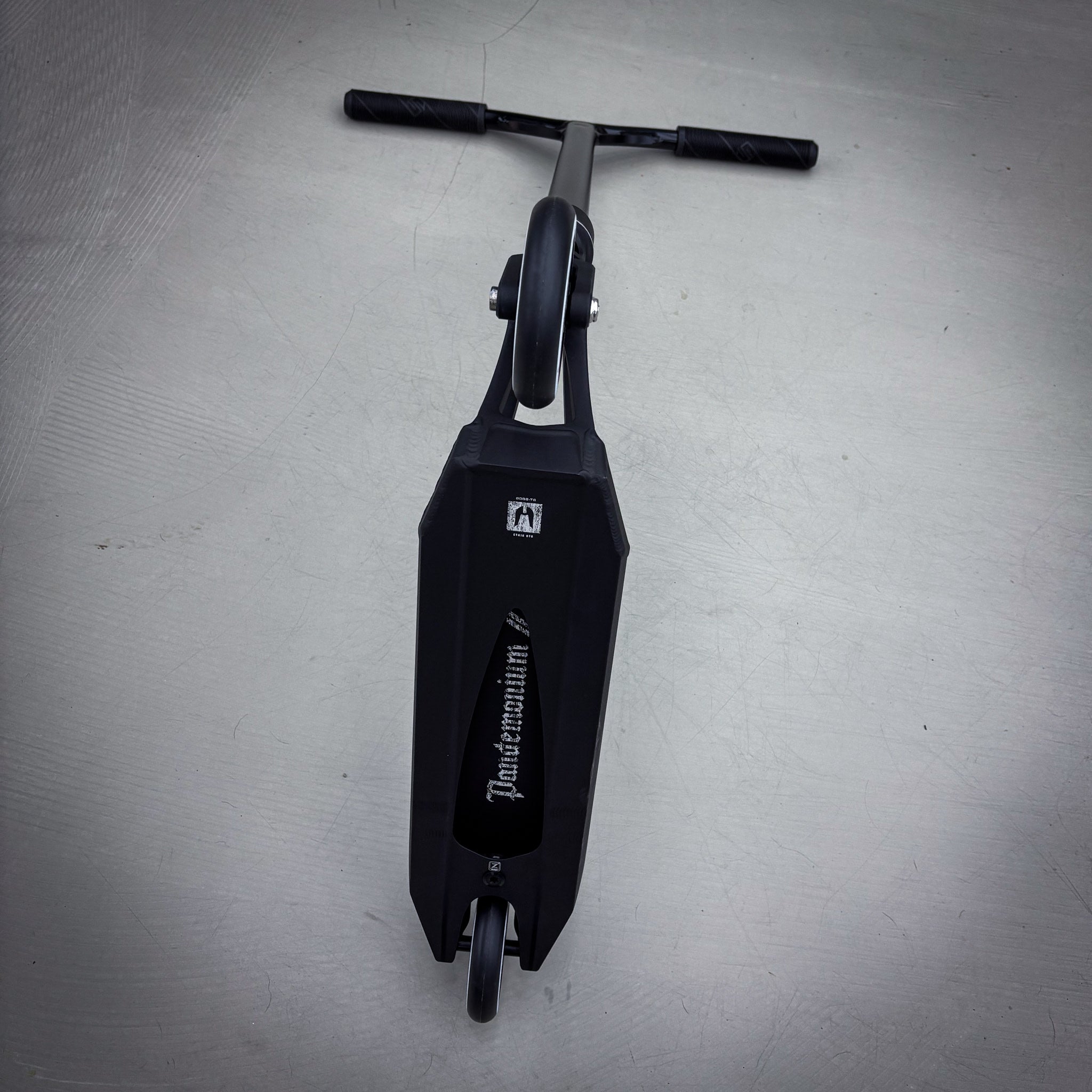 Striker Ethic Black Custom Build - Schwarz-ScootWorld.de