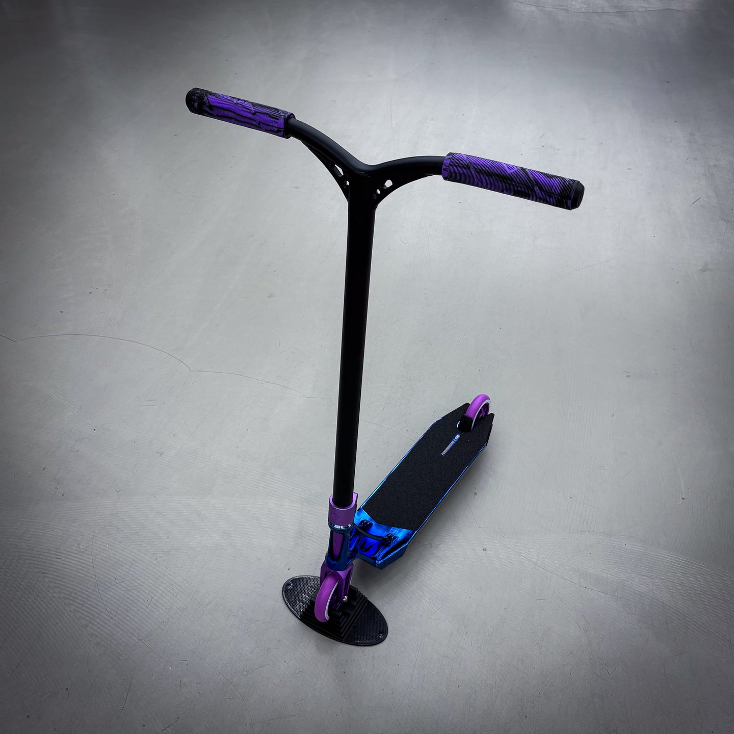 Striker Ethic Blue/Purple 500 Custom Build - Schwarz/Blau/Lila-ScootWorld.de
