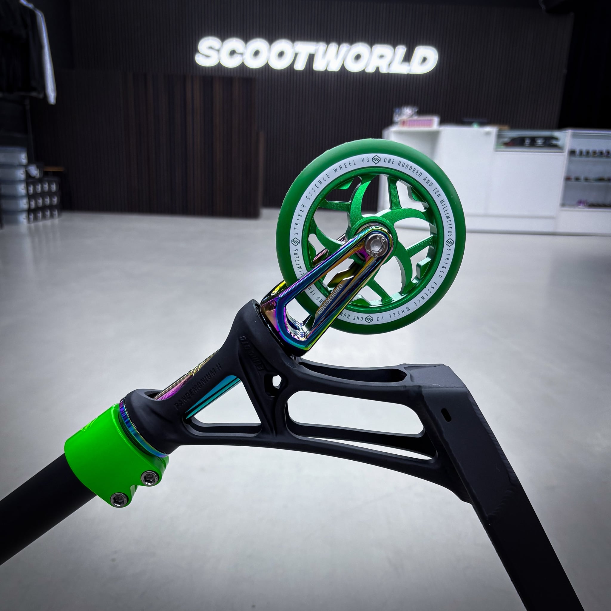 Striker Ethic Black/Green 500 Custom Build - Schwarz/Grün-ScootWorld.de