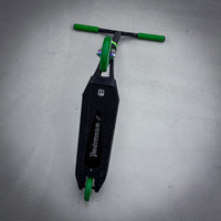 Striker Ethic Black/Green 500 Custom Build - Schwarz/Grün-ScootWorld.de