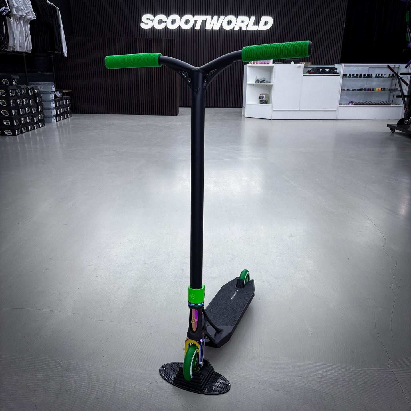 Striker Ethic Black/Green 460 Custom Build - Schwarz/Grün-ScootWorld.de