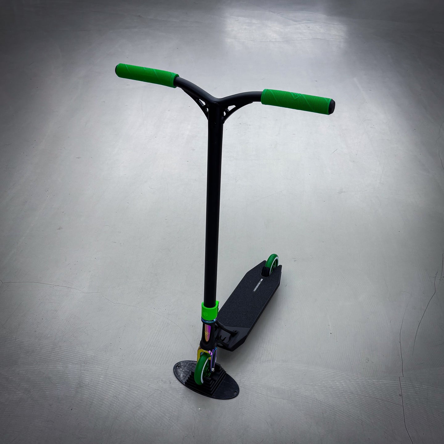 Striker Ethic Black/Green 460 Custom Build - Schwarz/Grün-ScootWorld.de