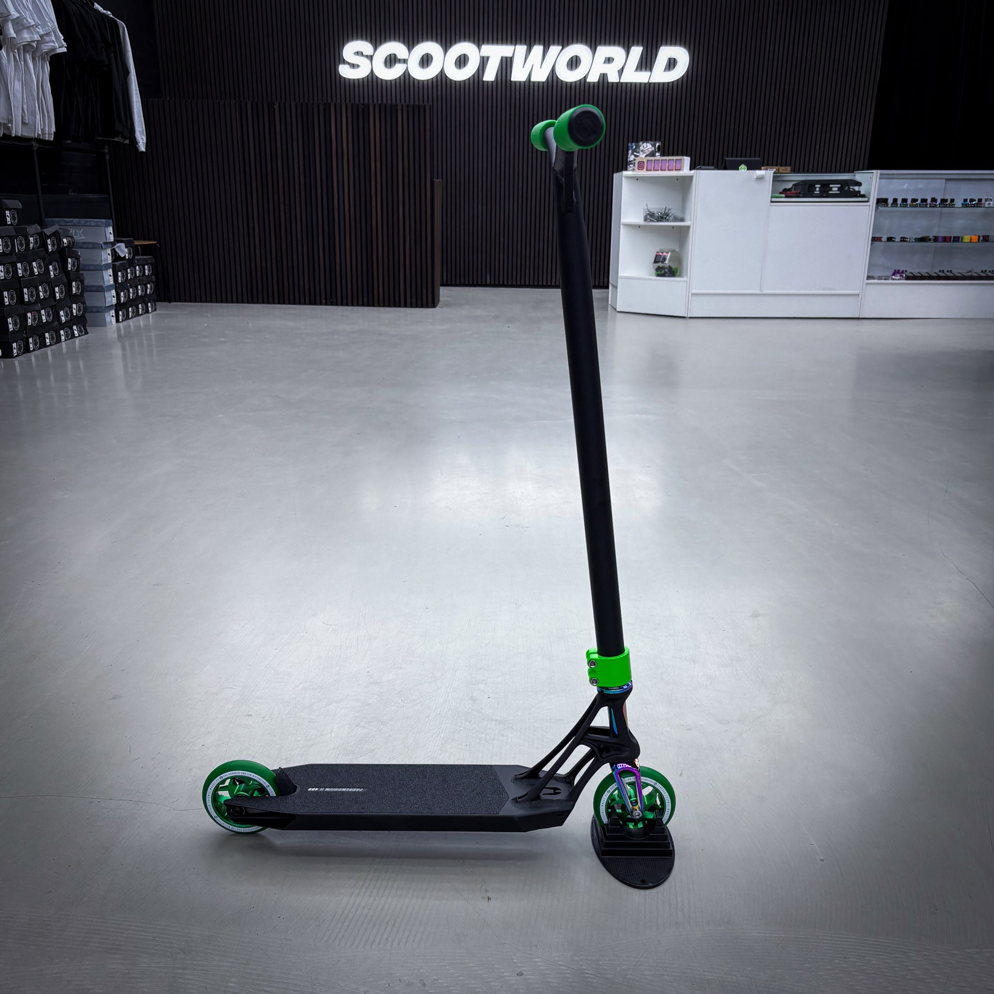Striker Ethic Black/Green 460 Custom Build - Schwarz/Grün-ScootWorld.de