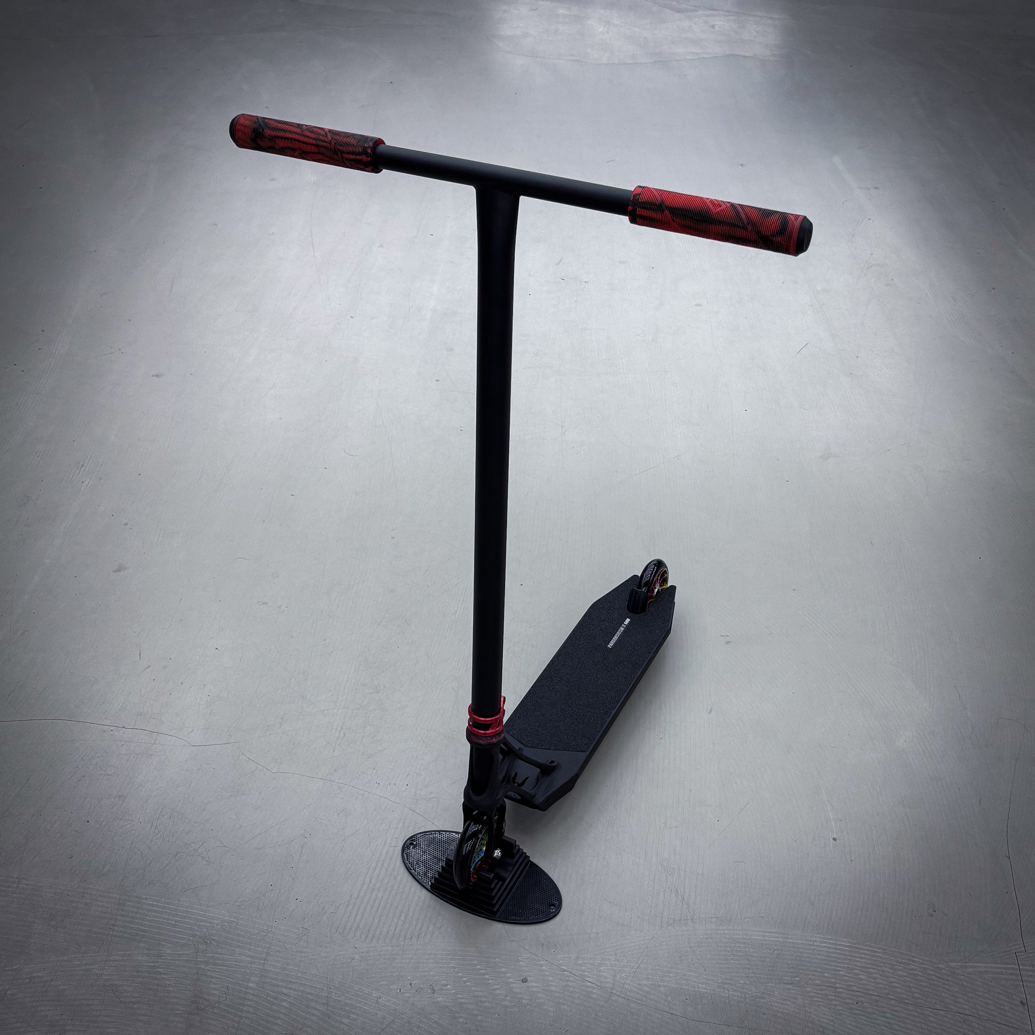 Striker Ethic Black/Red 500 Custom Build - Schwarz/Rot-ScootWorld.de