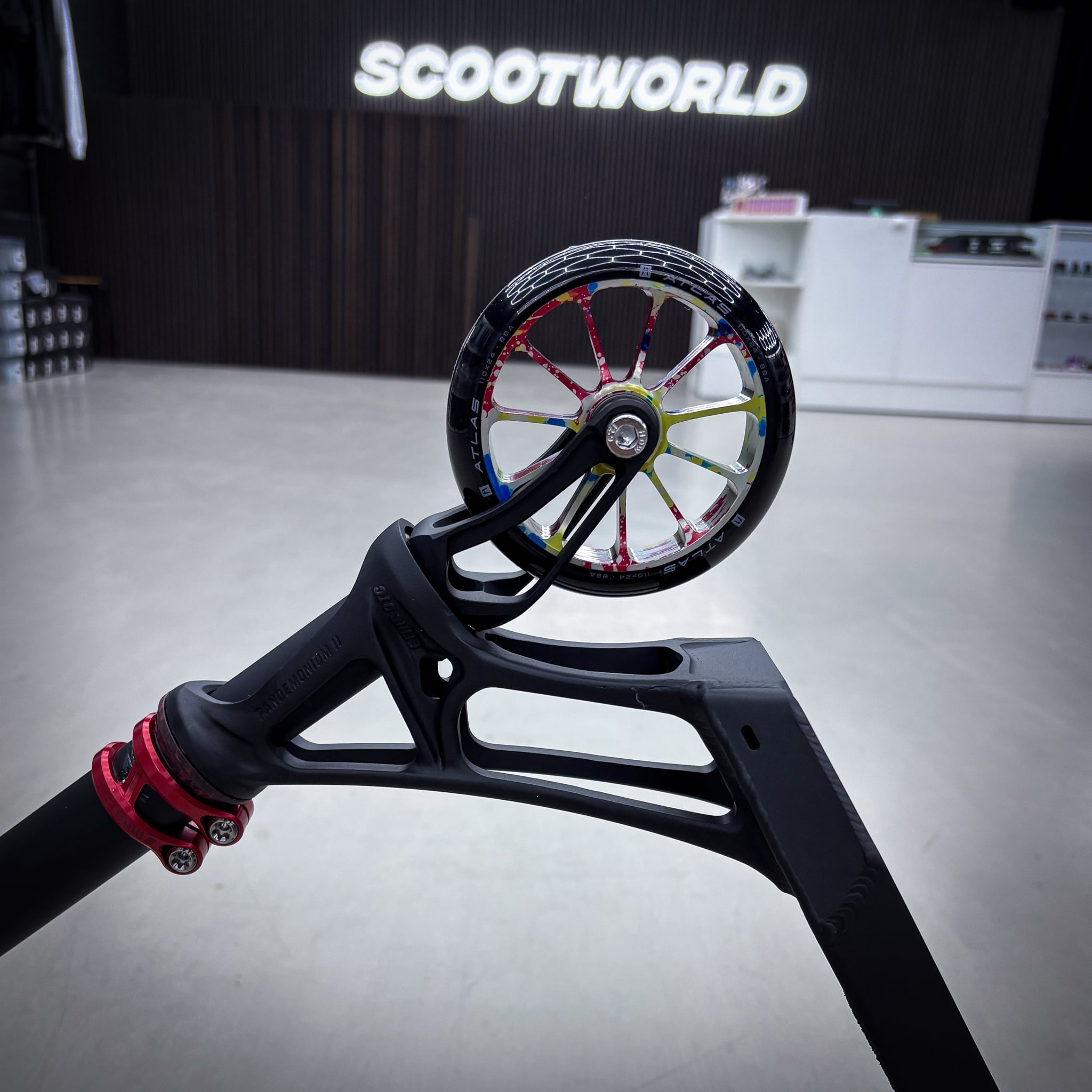 Striker Ethic Black/Red 500 Custom Build - Schwarz/Rot-ScootWorld.de