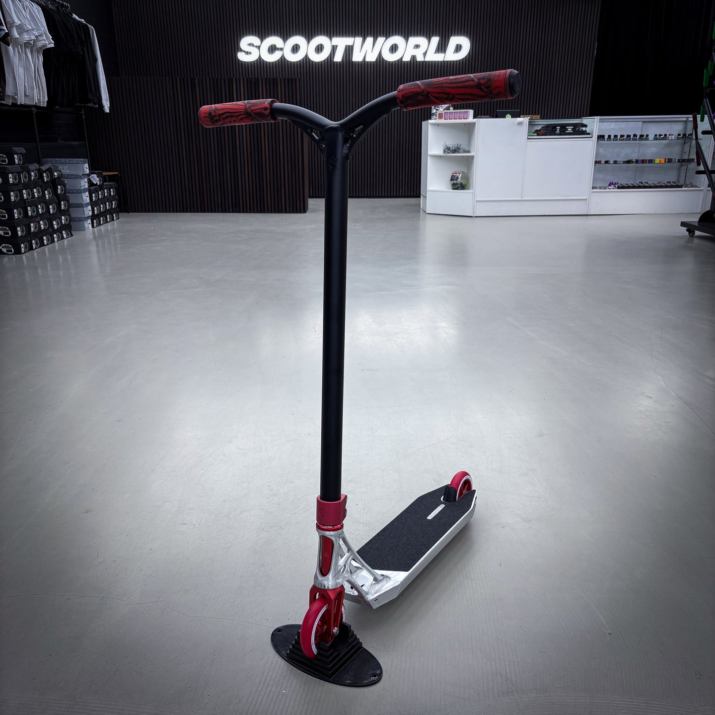 Striker Ethic Silver/Red 500 Custom Build - Schwarz/Rot-ScootWorld.de