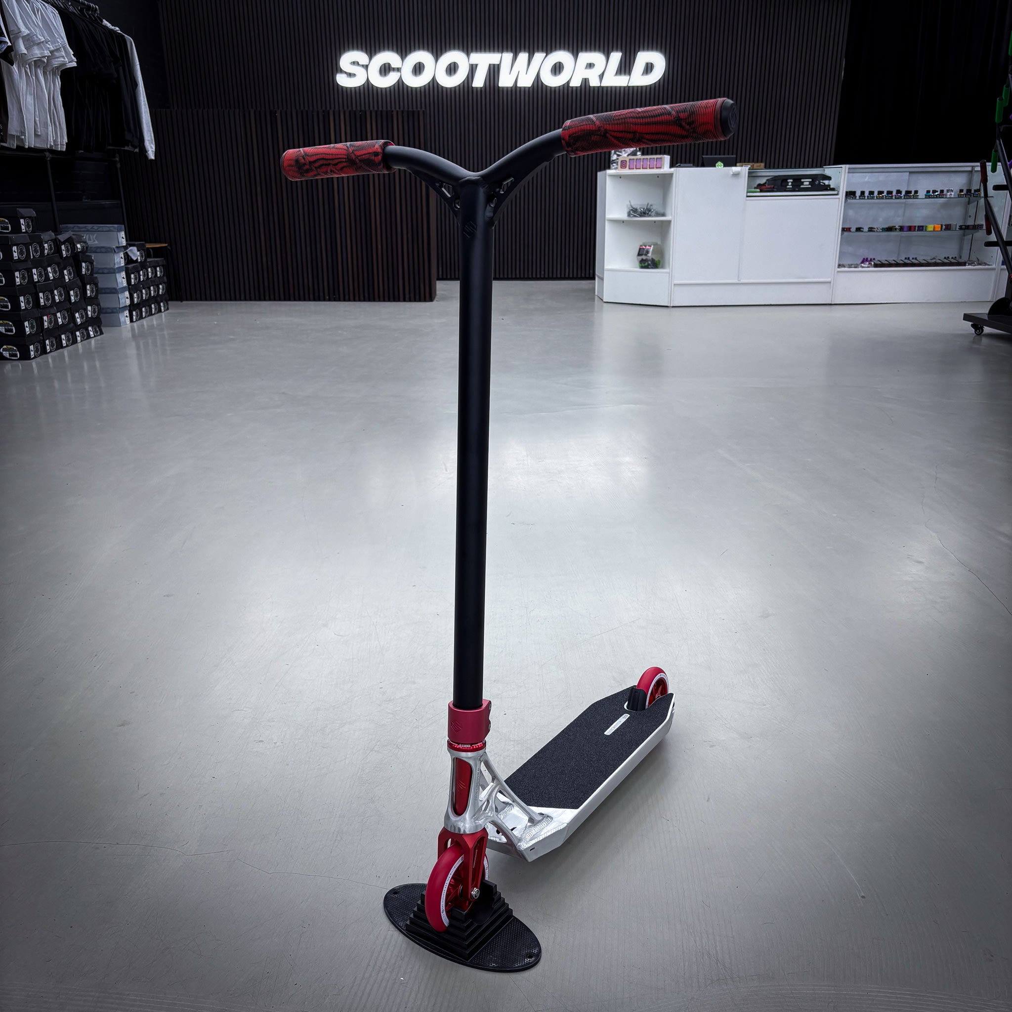 Striker Ethic Silver/Red 500 Custom Build - Schwarz/Rot-ScootWorld.de