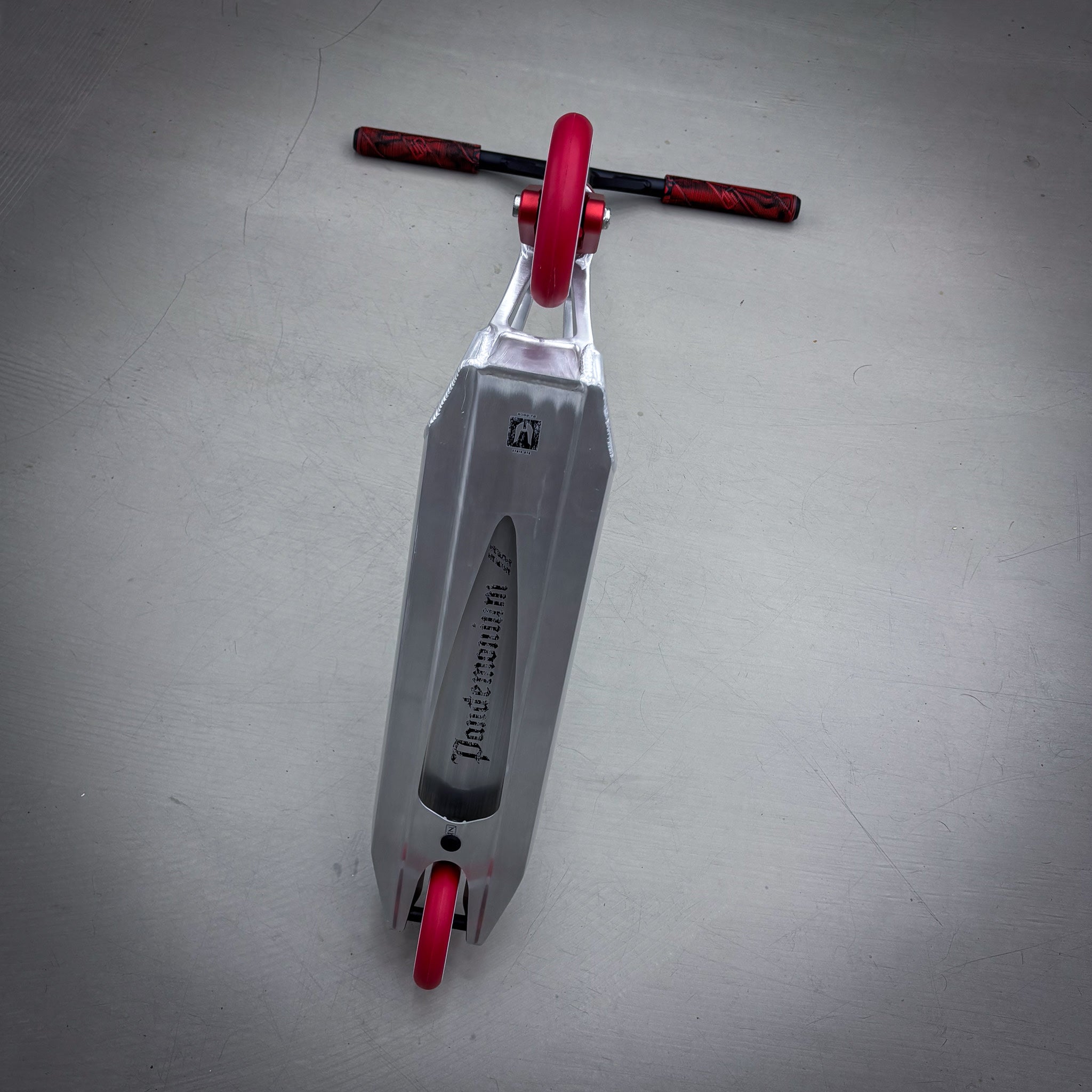 Striker Ethic Silver/Red 500 Custom Build - Schwarz/Rot-ScootWorld.de
