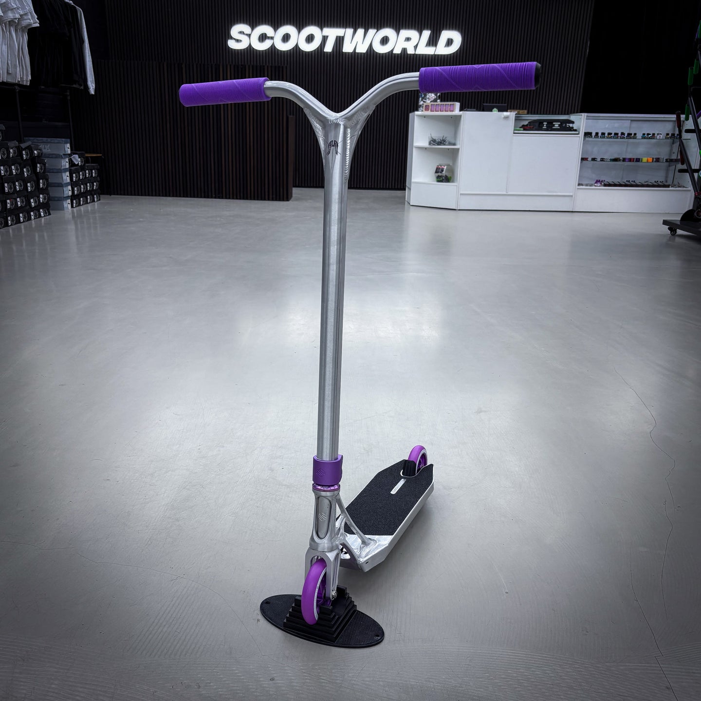 Striker Ethic Silver/Purple 460 Custom Build - Schwarz/Lila-ScootWorld.de