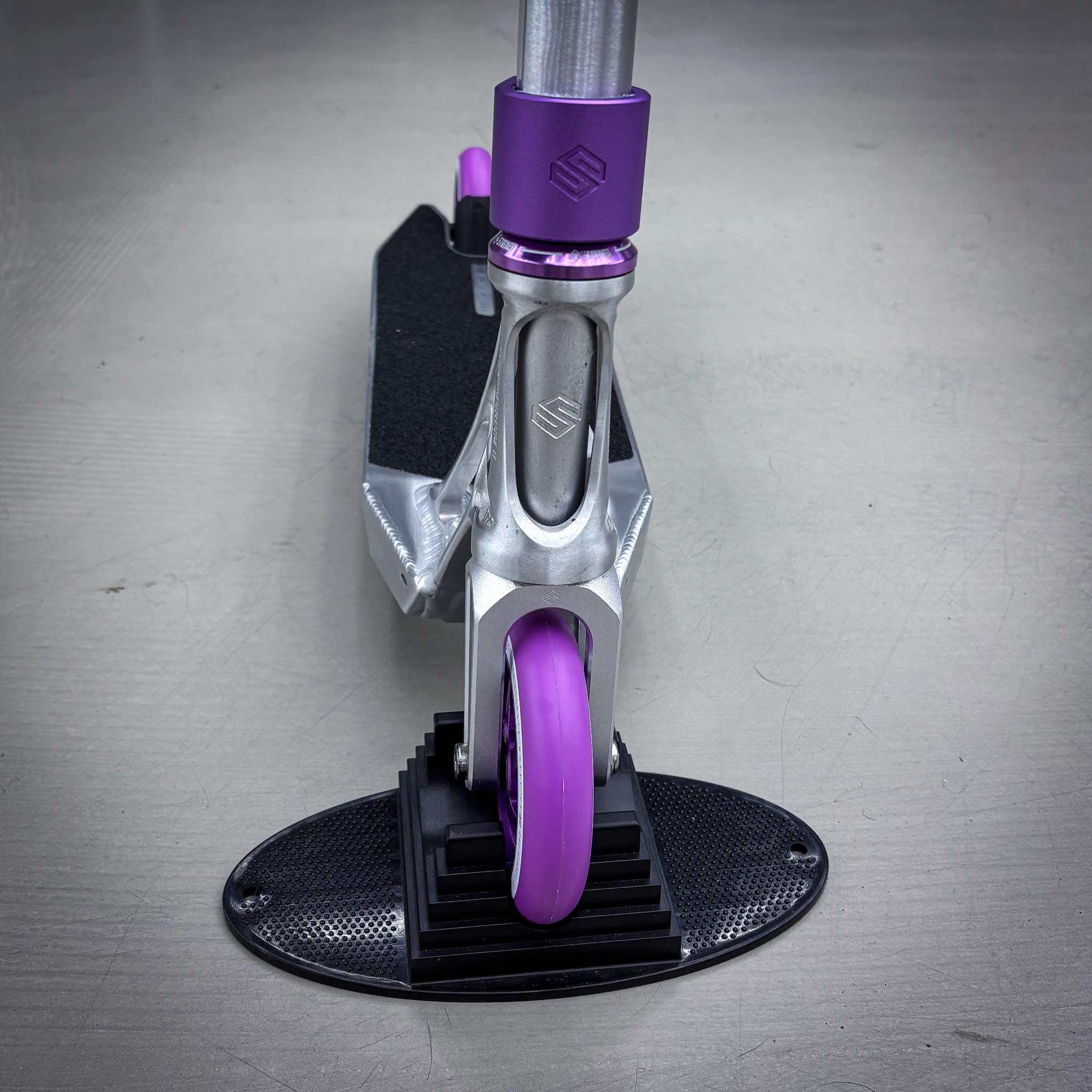 Striker Ethic Silver/Purple 460 Custom Build - Schwarz/Lila-ScootWorld.de
