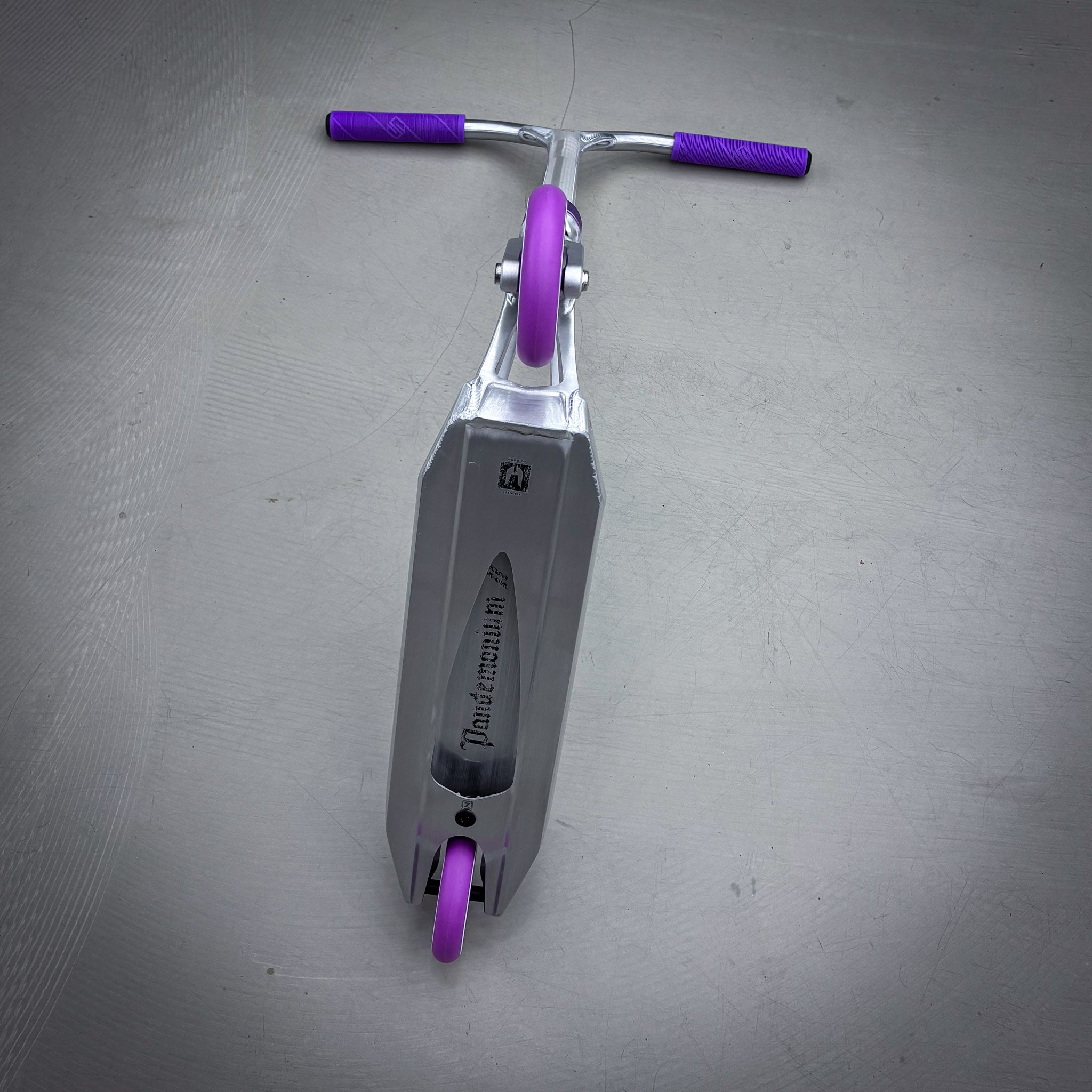 Striker Ethic Silver/Purple 460 Custom Build - Schwarz/Lila-ScootWorld.de