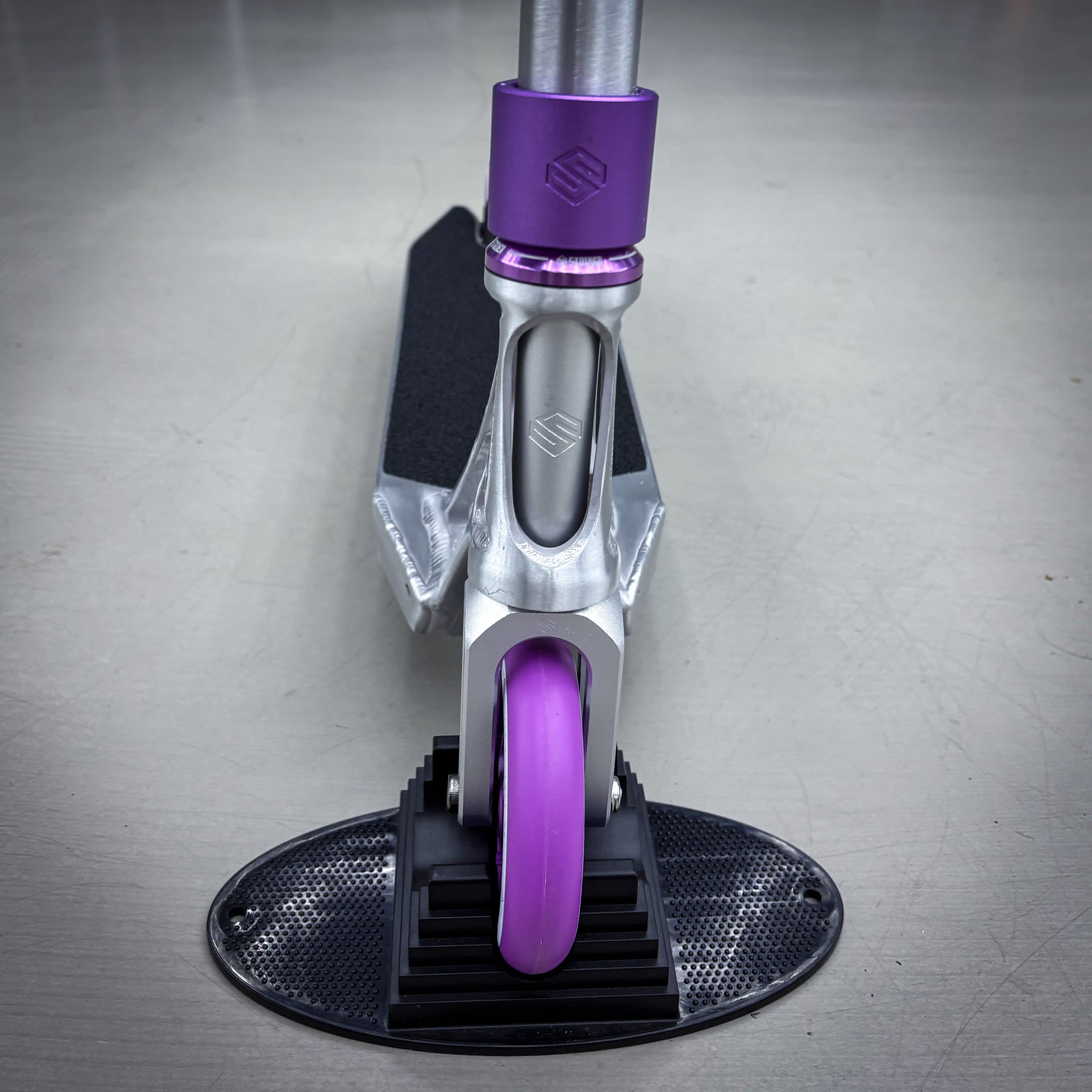 Striker Ethic Silver/Purple 500 Custom Build - Schwarz/Lila-ScootWorld.de