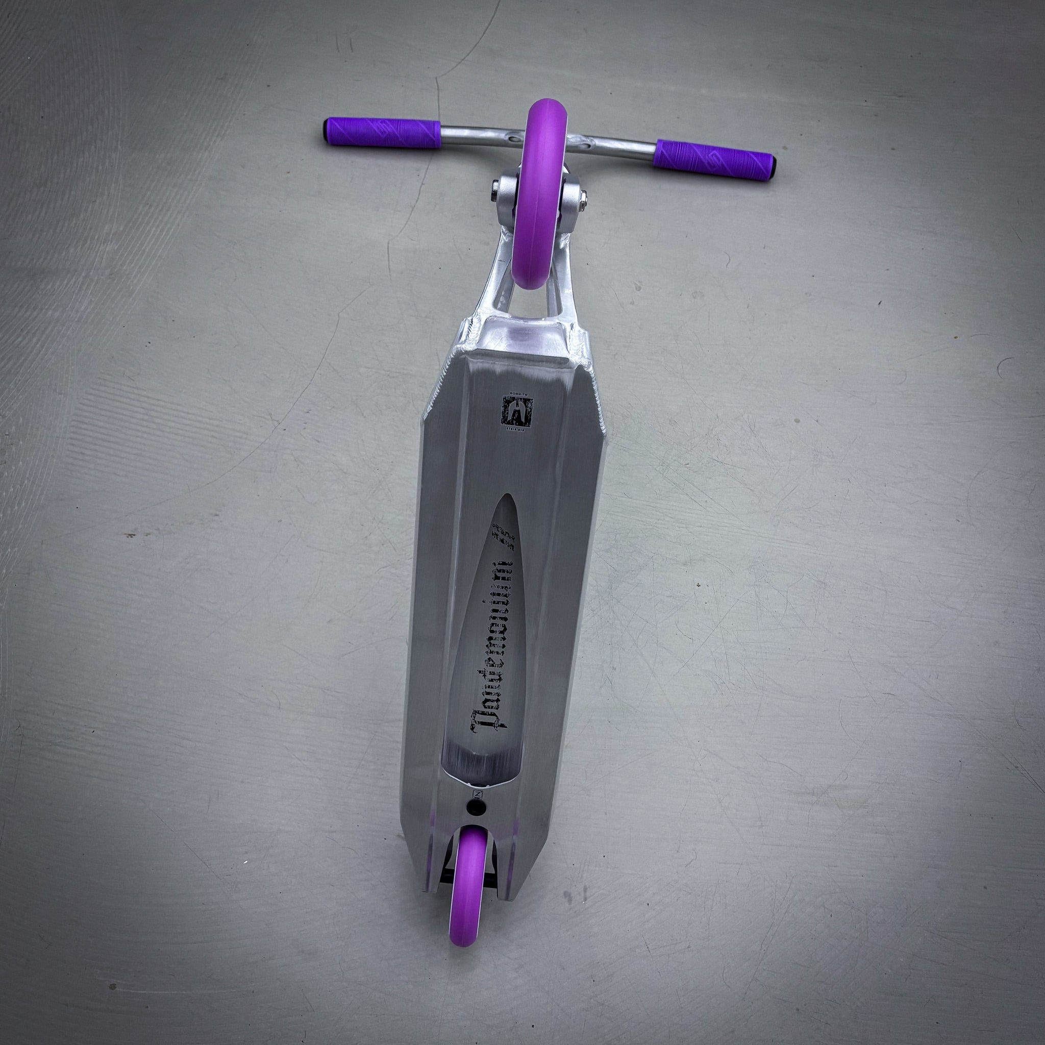 Striker Ethic Silver/Purple 500 Custom Build - Schwarz/Lila-ScootWorld.de