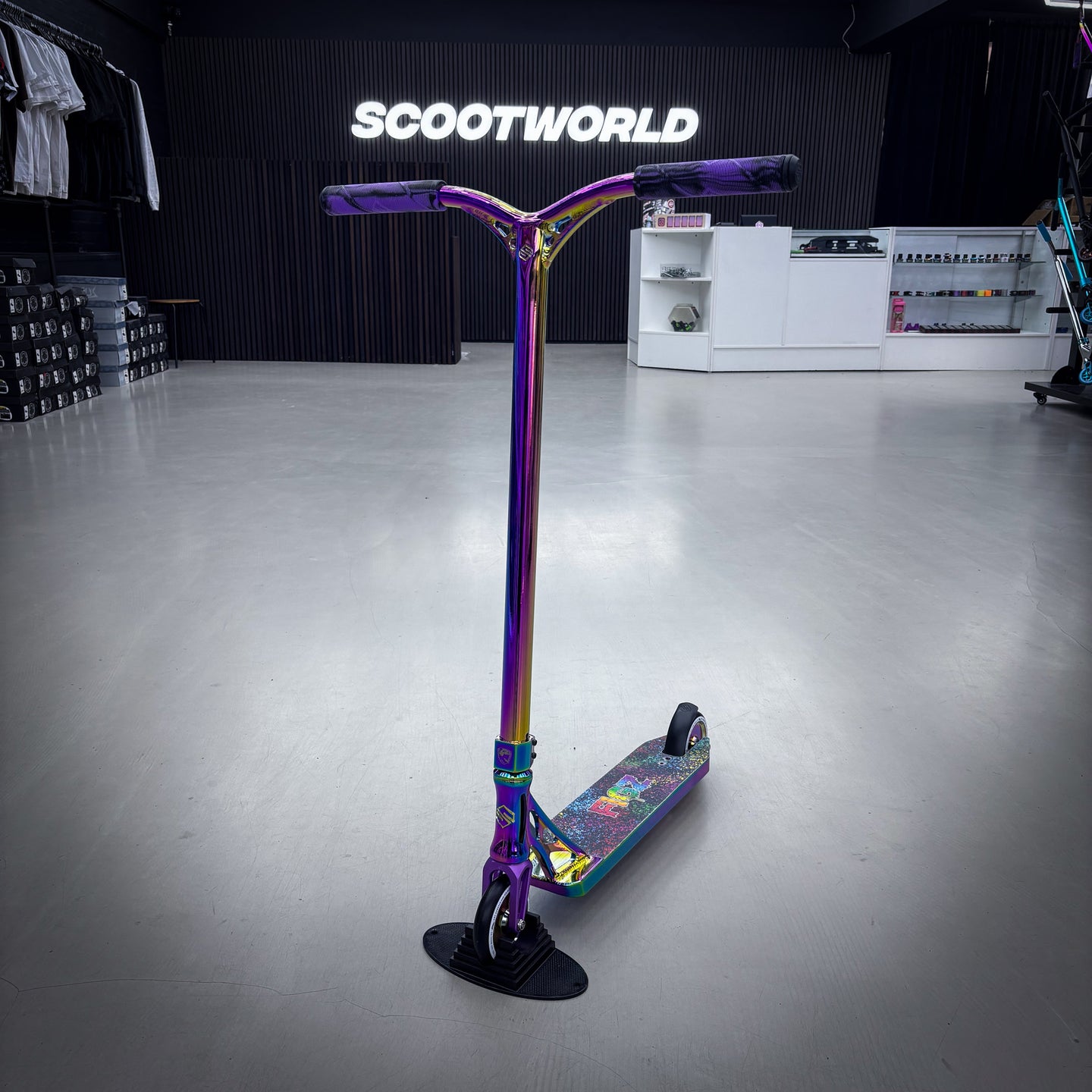Striker Full Rainbow Custom Build - Regenbogen-ScootWorld.de