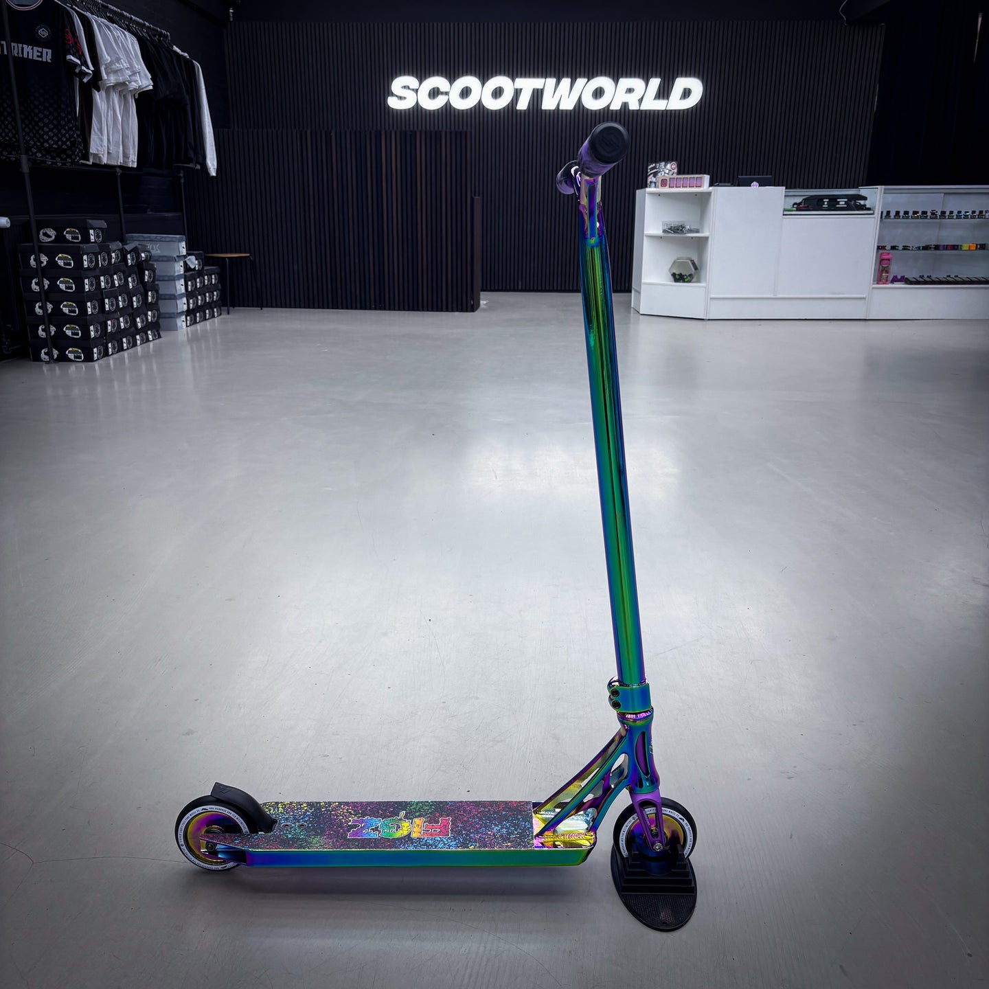 Striker Full Rainbow Custom Build - Regenbogen-ScootWorld.de