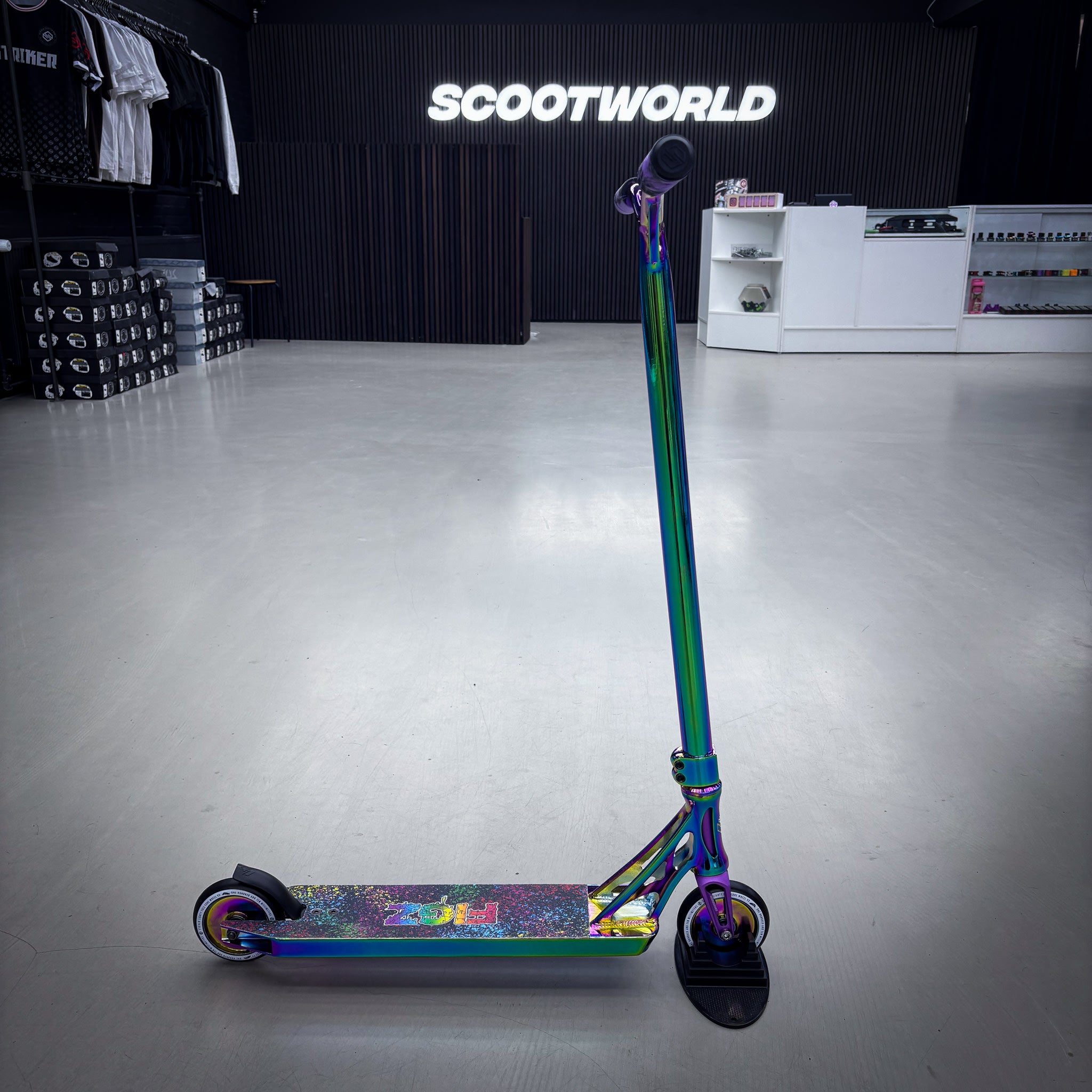 Striker Full Rainbow Custom Build - Regenbogen-ScootWorld.de
