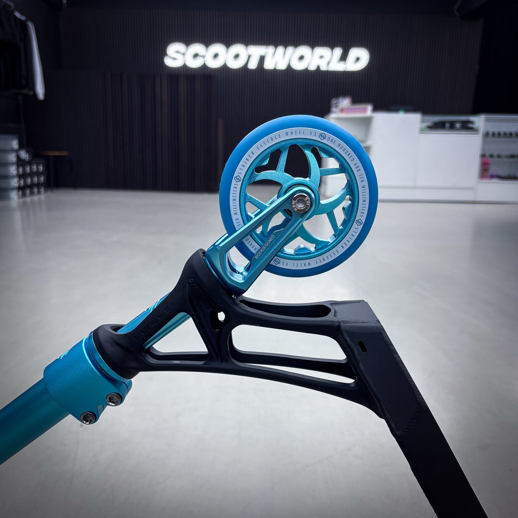 Striker Ethic Teal/Black Custom Build - Türkis/Schwarz-ScootWorld.de