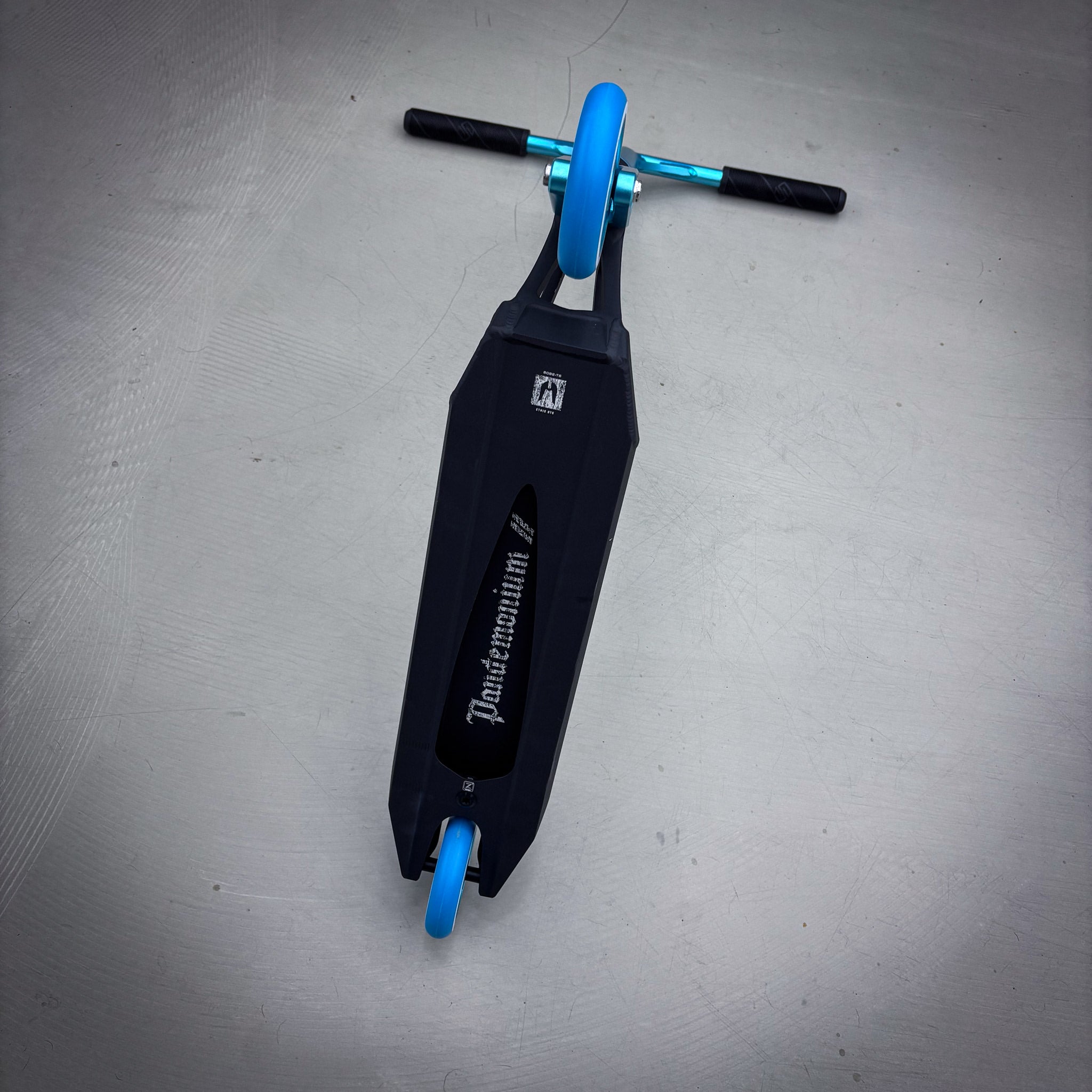 Striker Ethic Teal/Black Custom Build - Türkis/Schwarz-ScootWorld.de