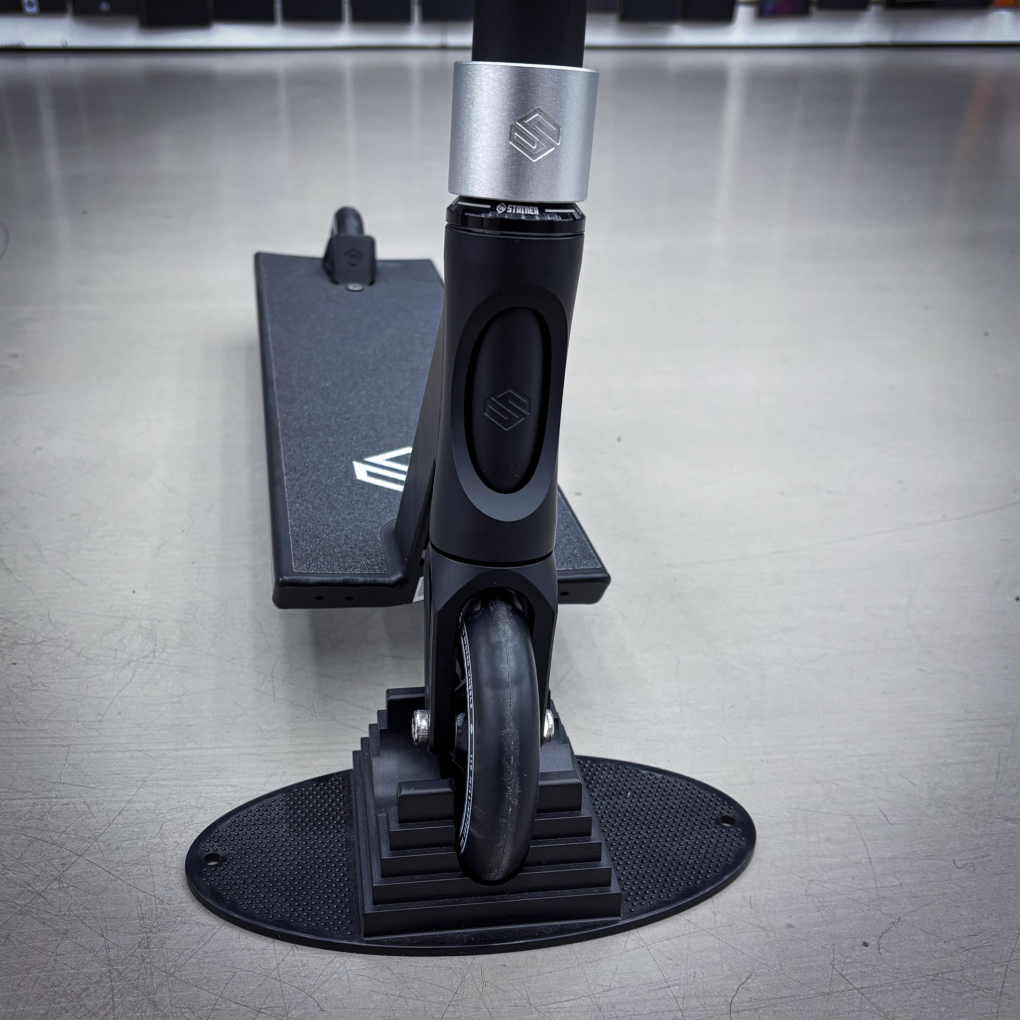 Striker Street Custom Scooter - Schwarz/Silber-ScootWorld.de