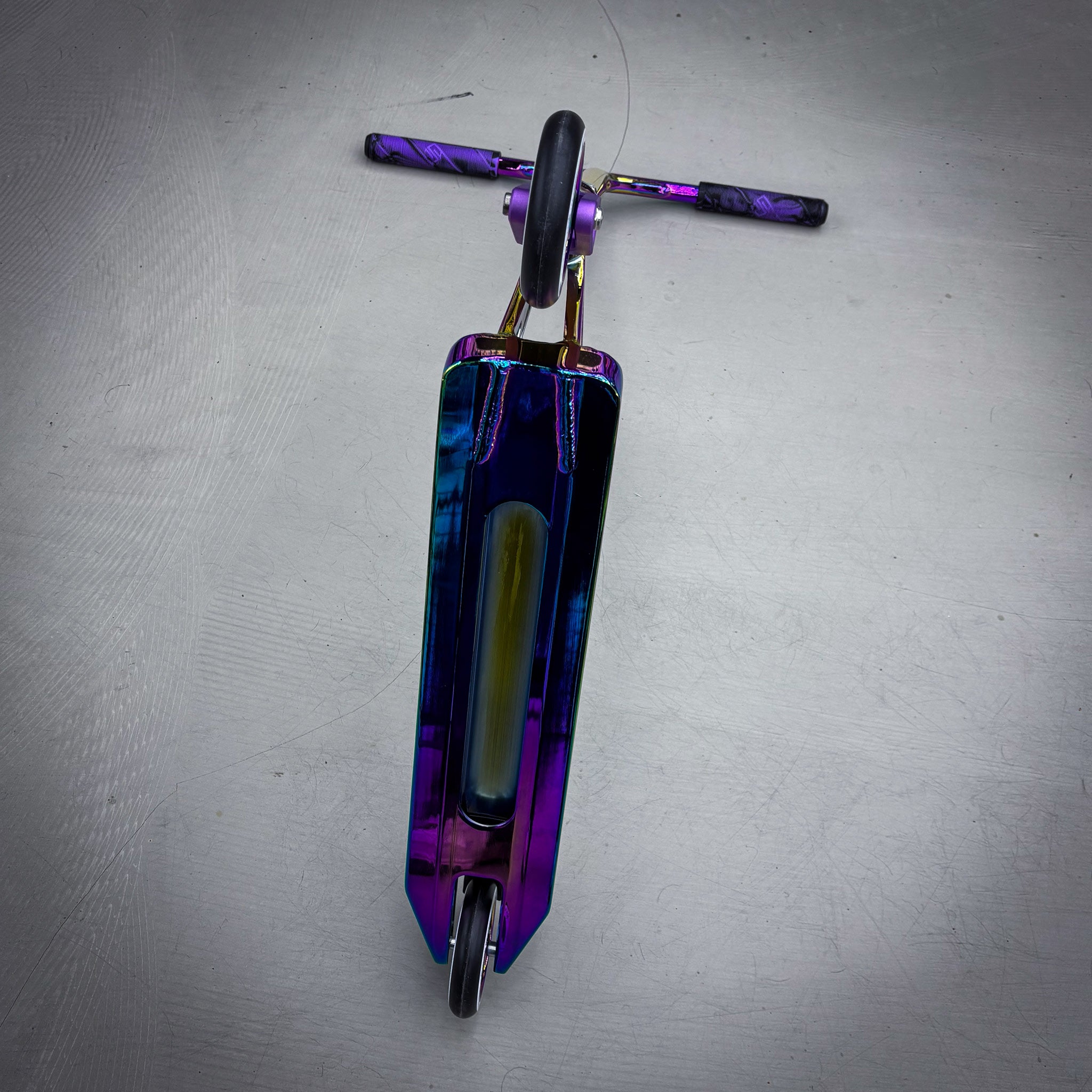 Striker Rainbow Custom Stunt Scooter - Rainbow/Purple-ScootWorld.de
