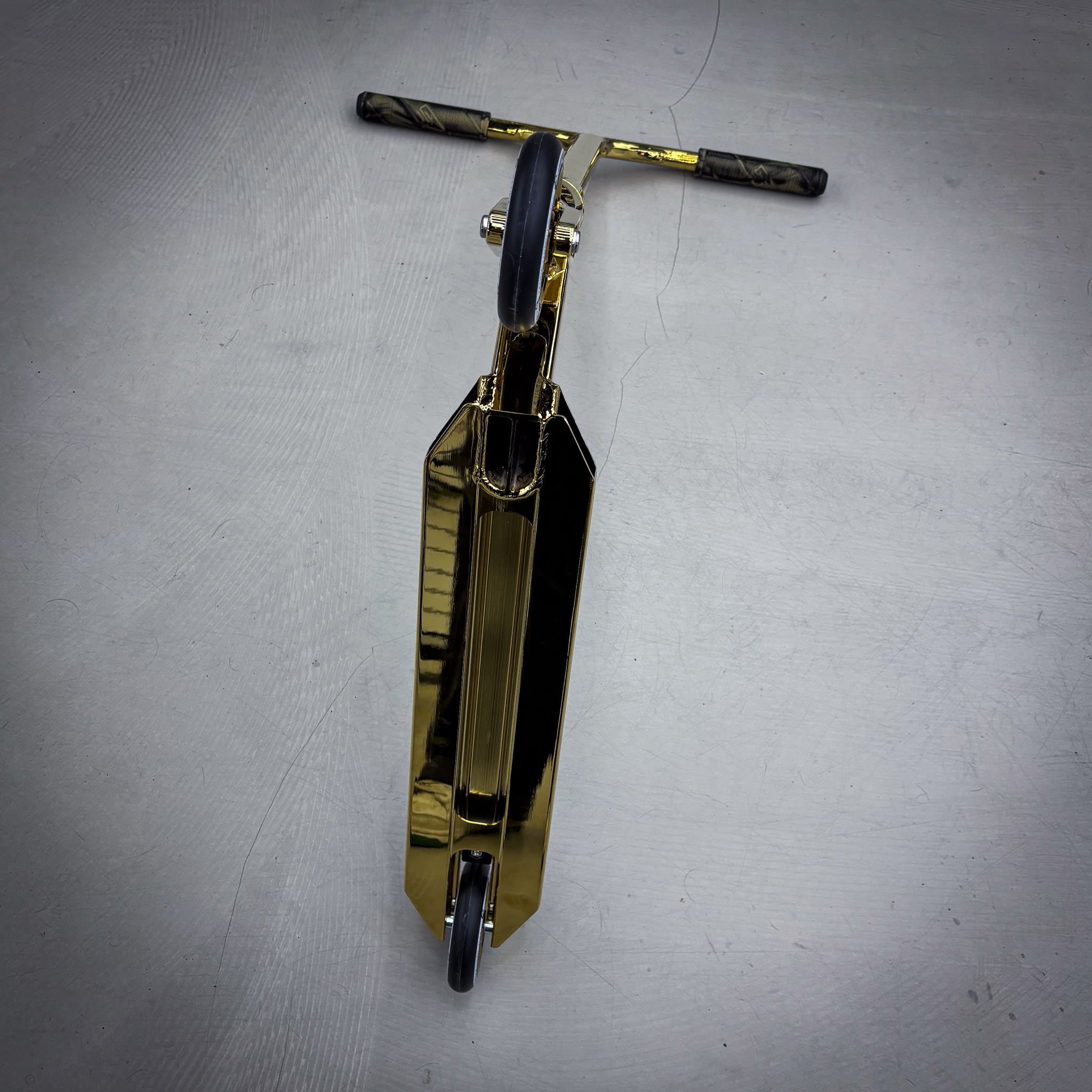 Striker Gold S Custom Stunt Scooter - Gold-ScootWorld.de