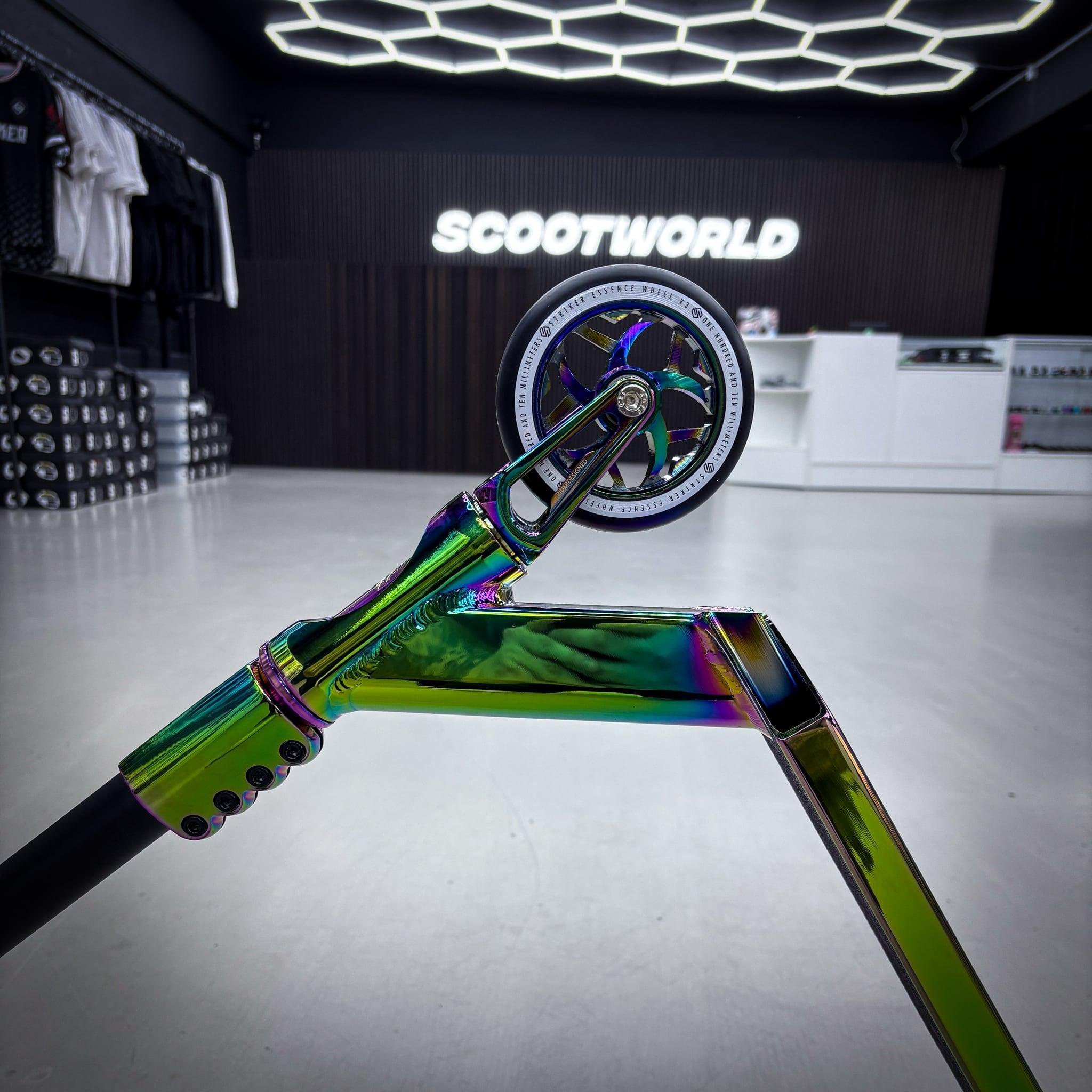 Striker Panda Rainbow Custom Stunt Scooter - Regenbogen/Schwarz-ScootWorld.de