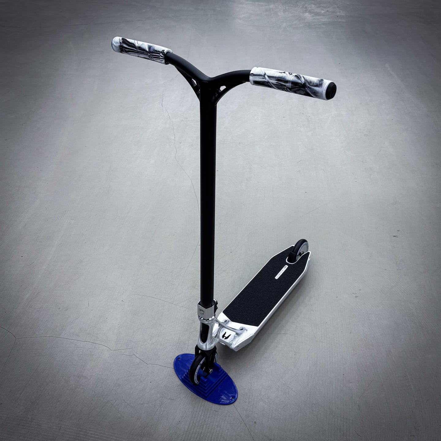 Striker Ethic Pande Silver/Black Custom Stunt Scooter - Silber/Schwarz-ScootWorld.de
