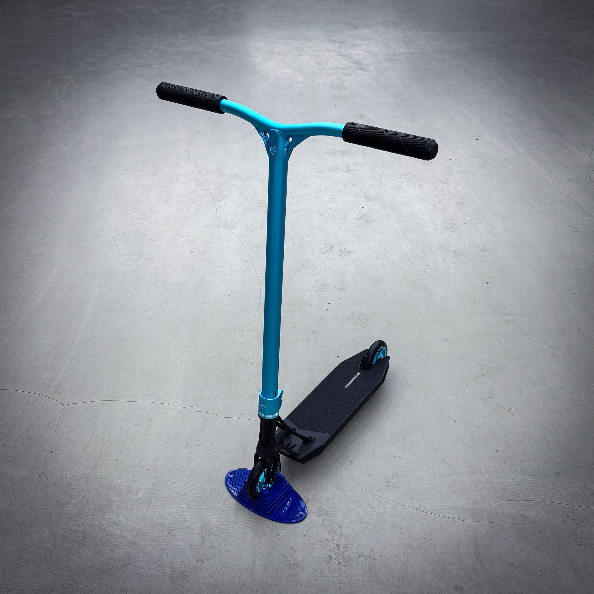 Striker Ethic Pande Black/Teal Custom Stunt Scooter - Schwarz/Türkis-ScootWorld.de