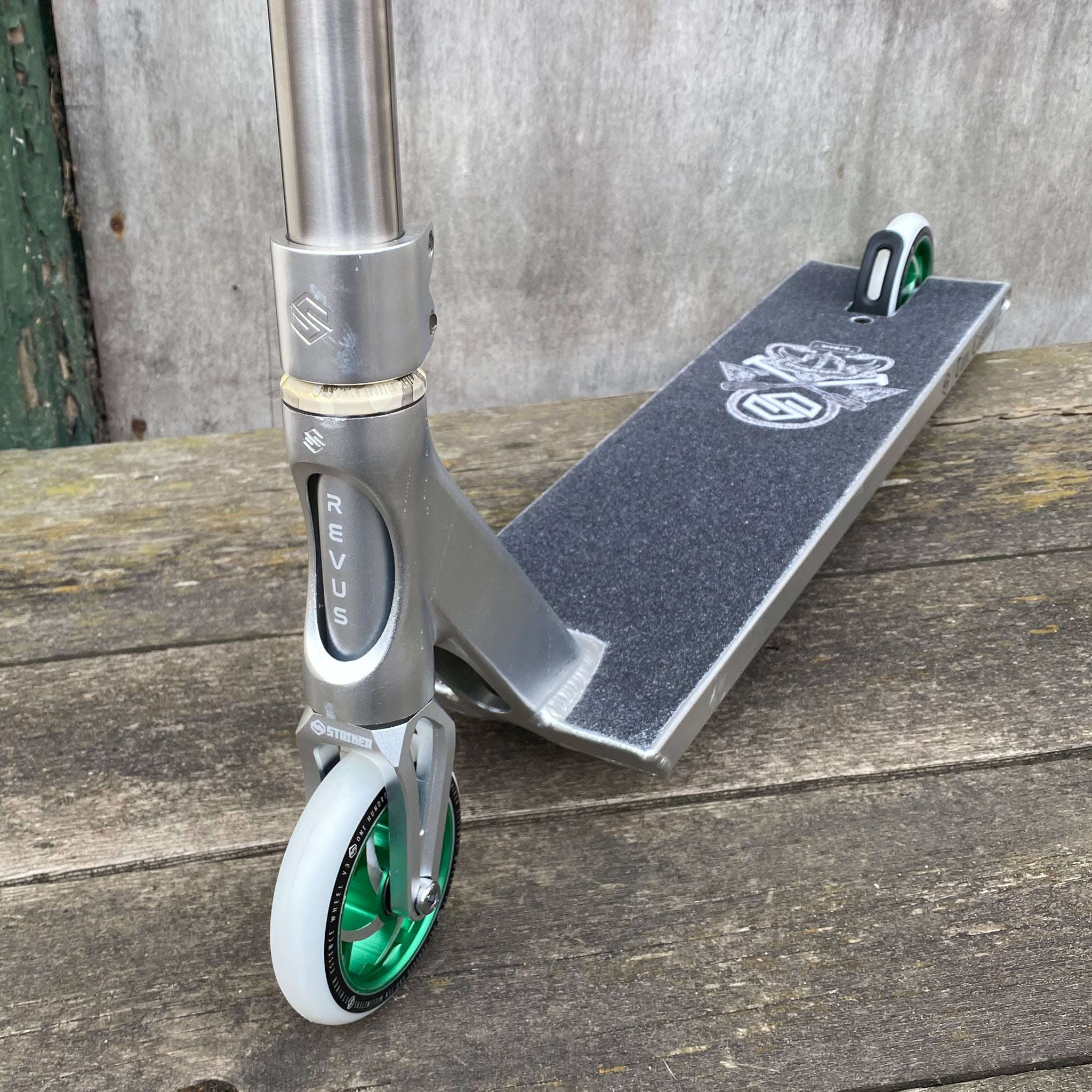 Striker Silver/Green Street Custom Build - Silver/Green-ScootWorld.de