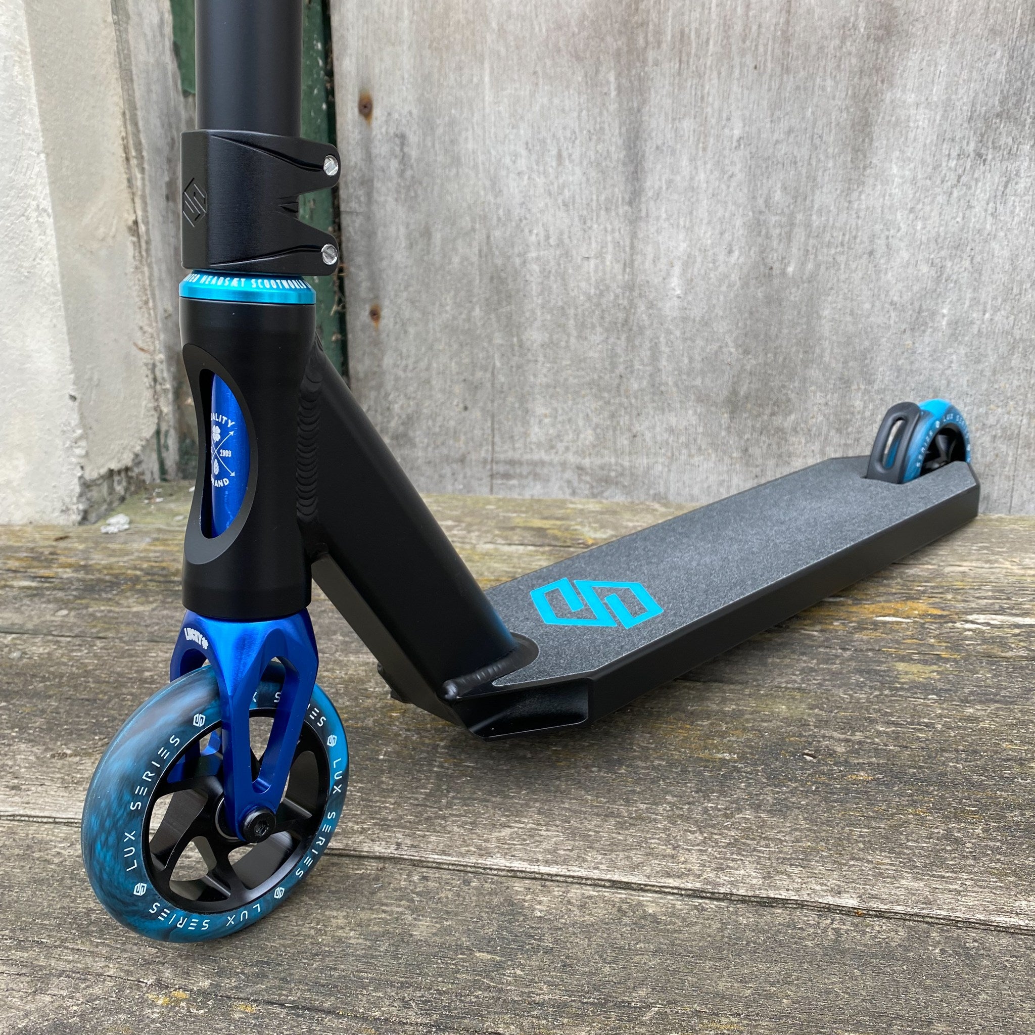 Striker Black/Blue Custom Build - Black/Blue-ScootWorld.de