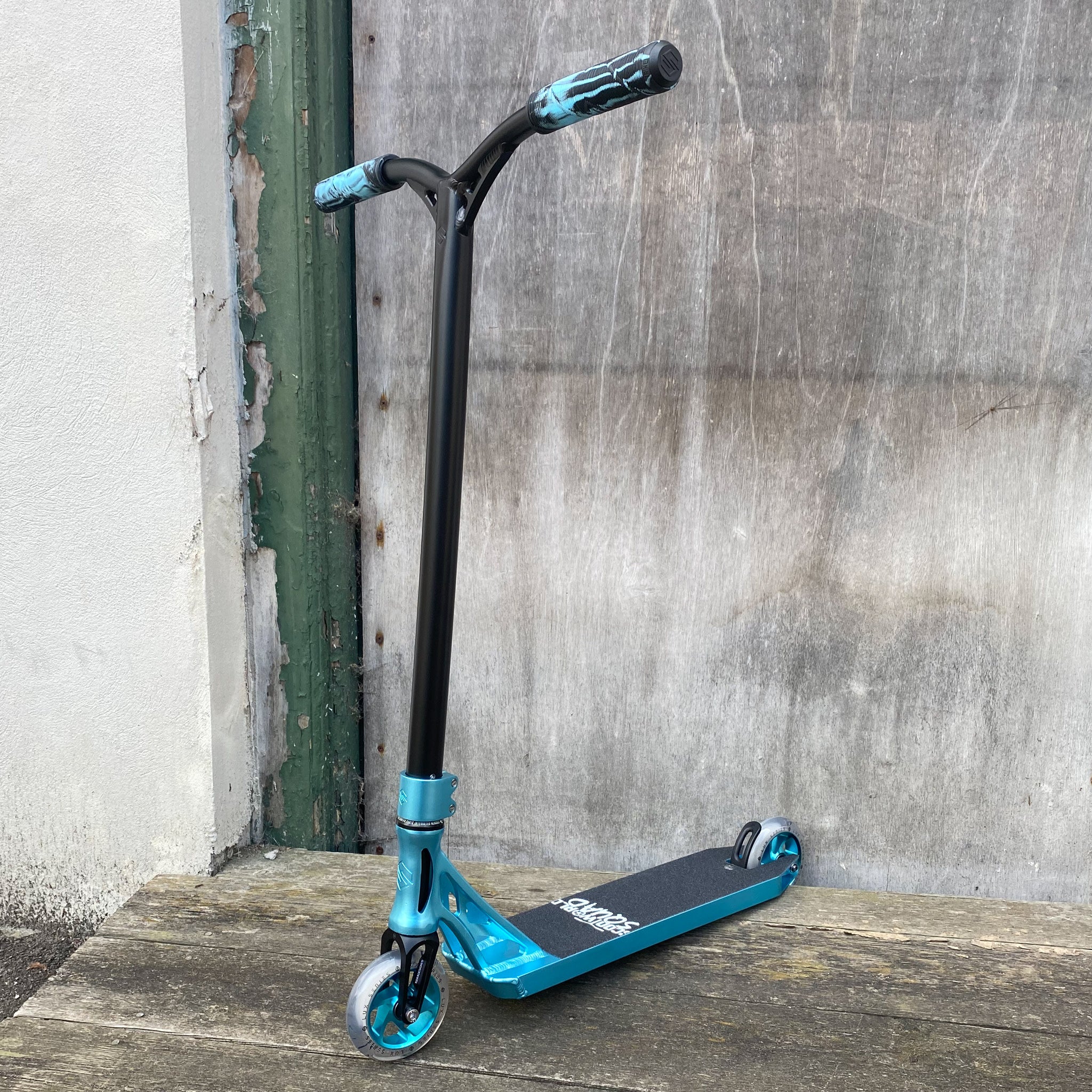 Striker Park Teal Custom Build - Black/Blue-ScootWorld.de