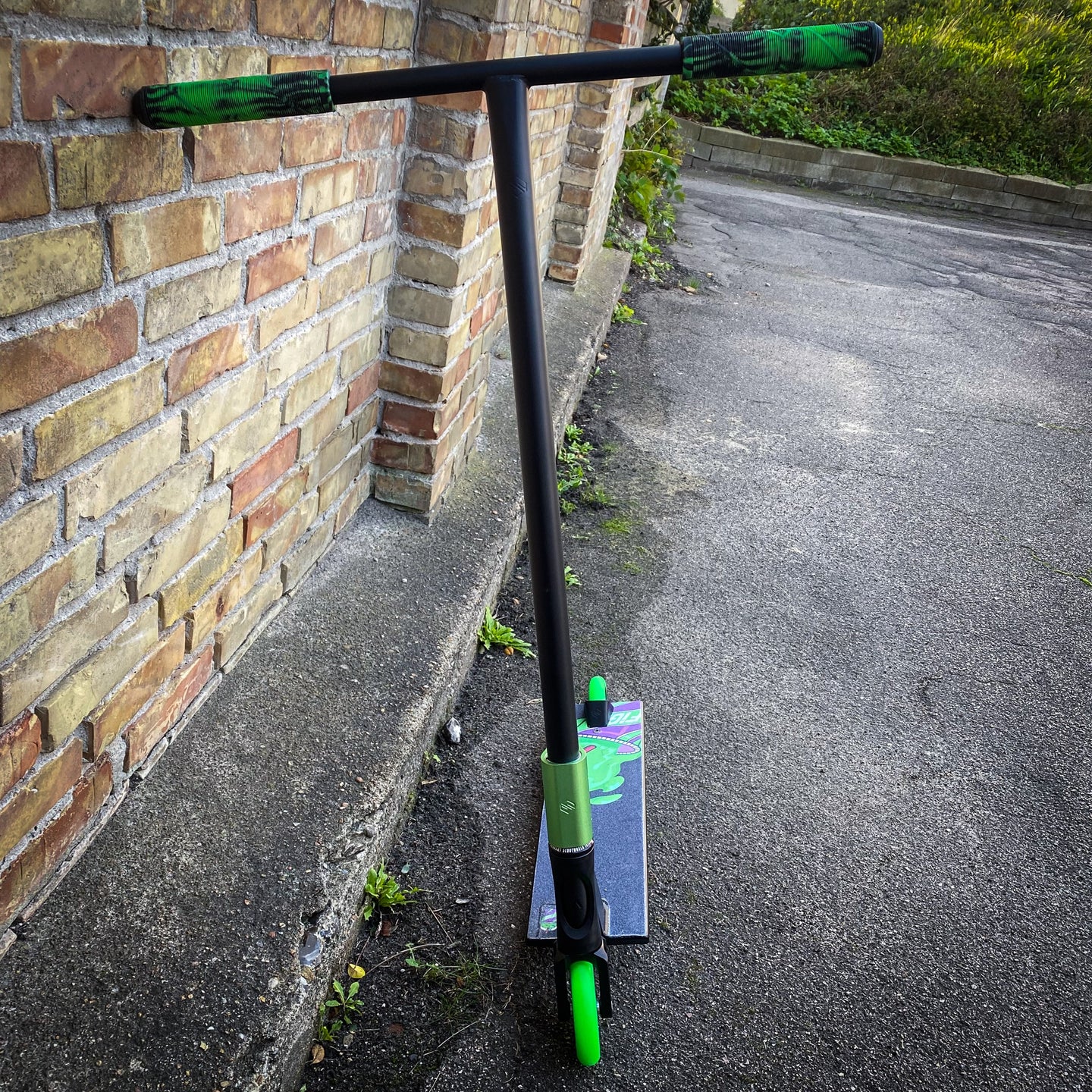 ScootWorld Black/Green Street Custom Build - Black/Green-ScootWorld.de