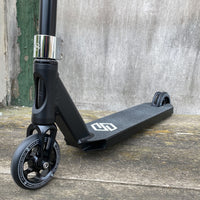 Striker T-Bar Black Custom Build - Black-ScootWorld.de