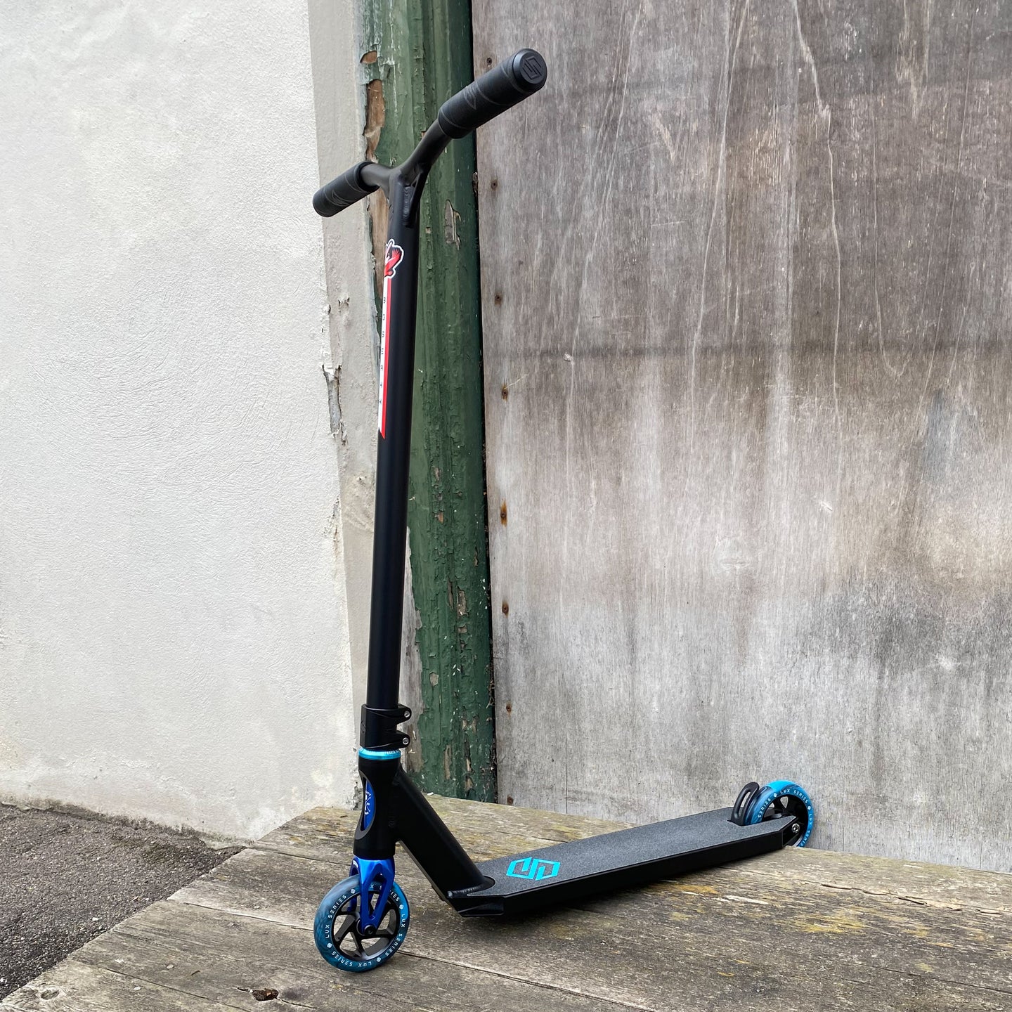 Striker Black/Blue Custom Build - Black/Blue-ScootWorld.de