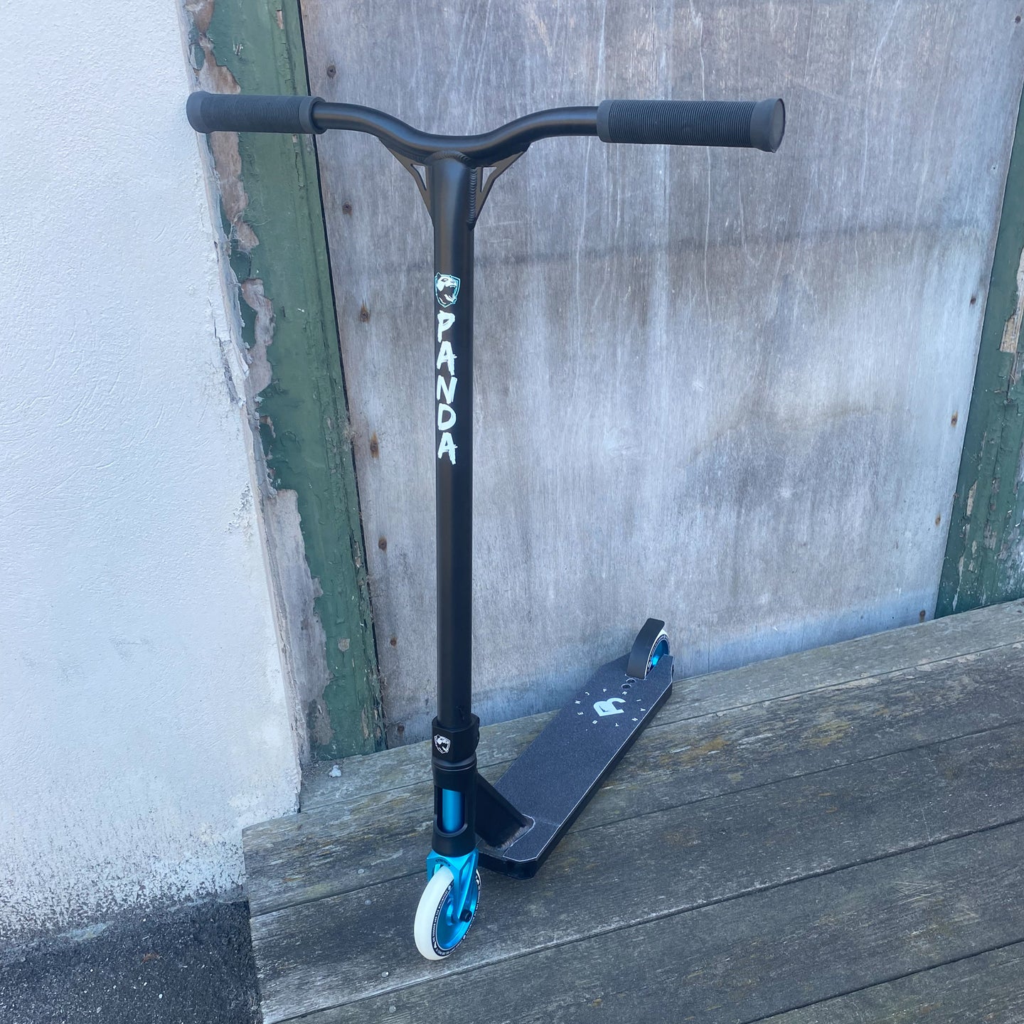 Striker Panda Custom Build - Black/Blue-ScootWorld.de