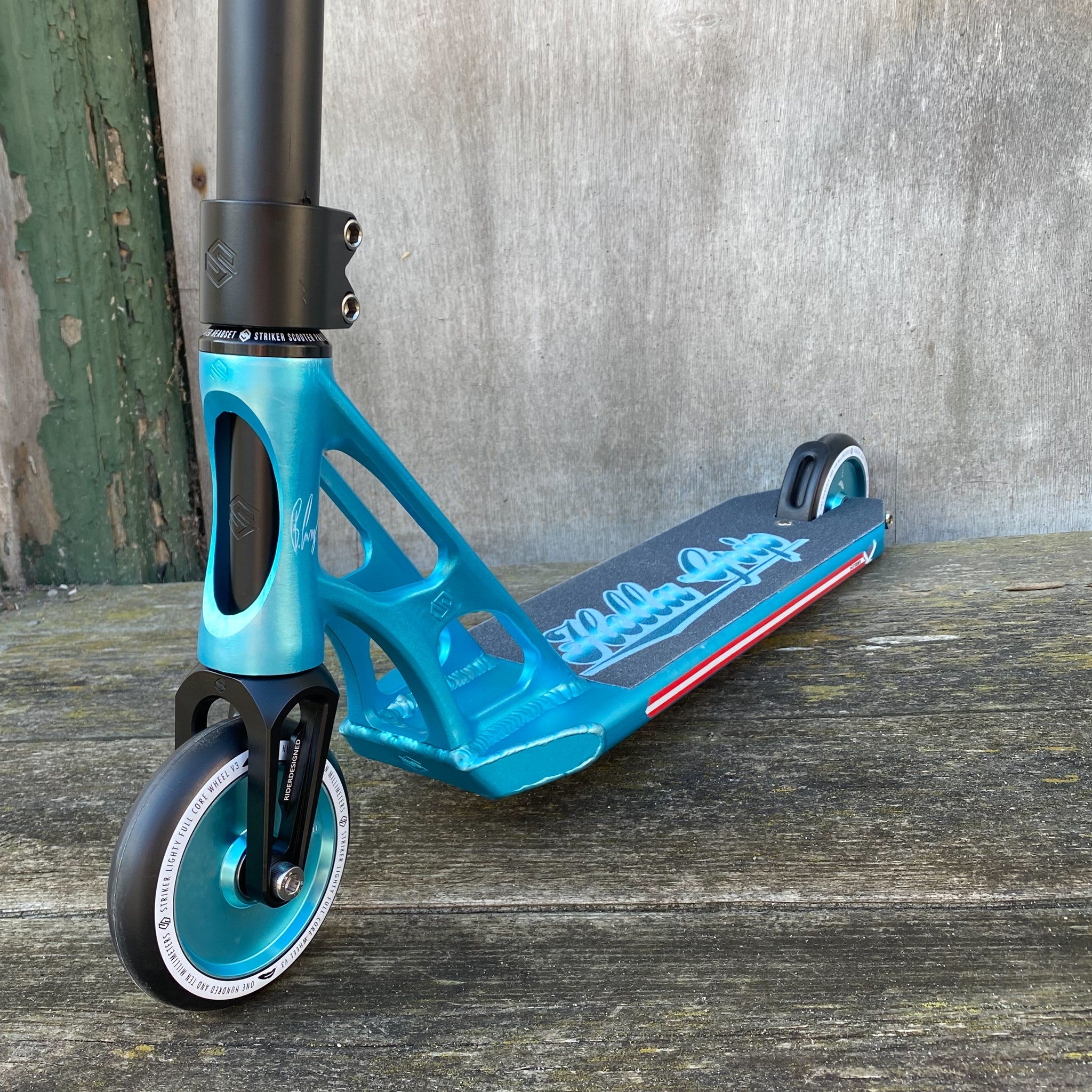 Striker BGSeakk Custom Build - Black/Blue-ScootWorld.de